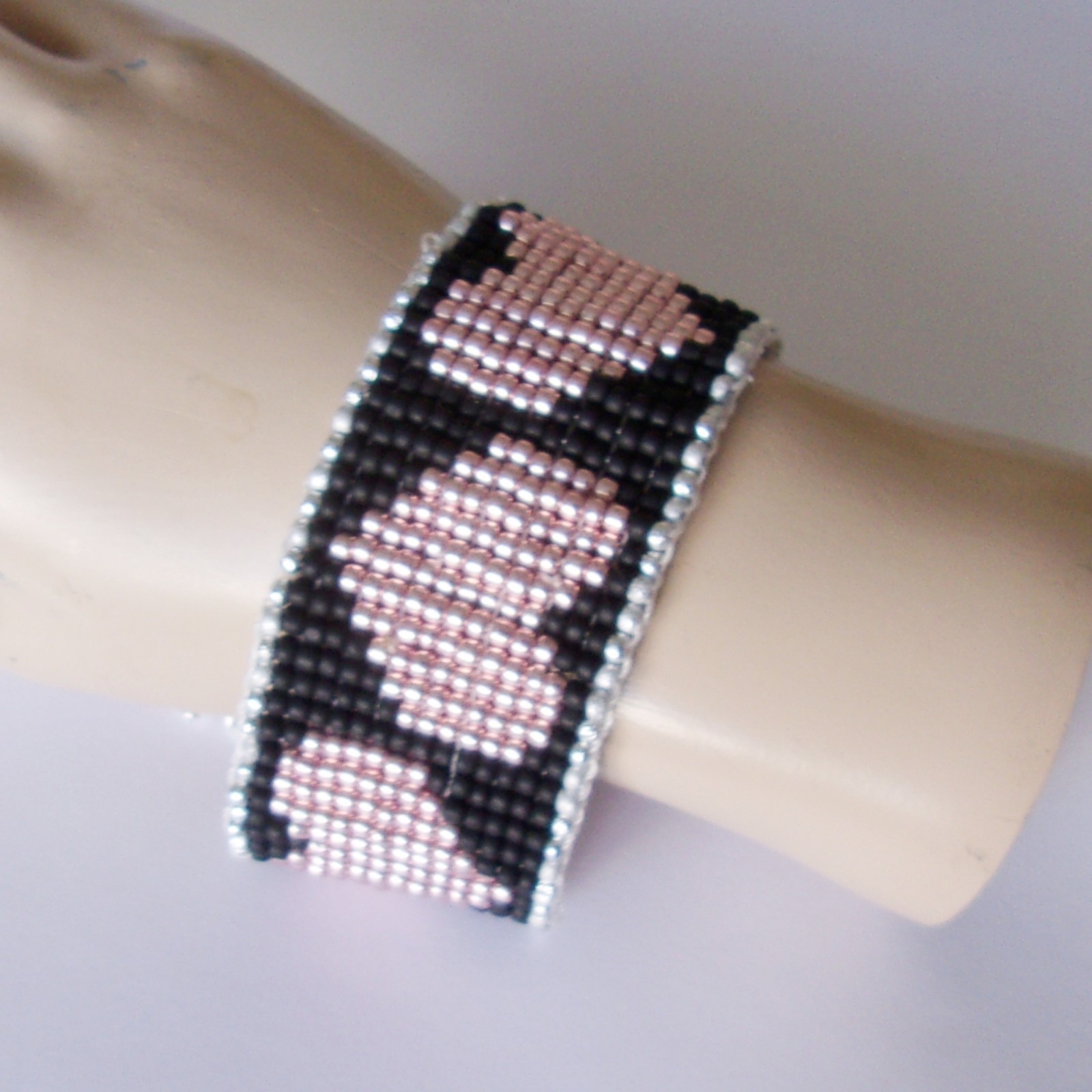 Bracelet pink hearts cuff seed beads handmade size 8.5