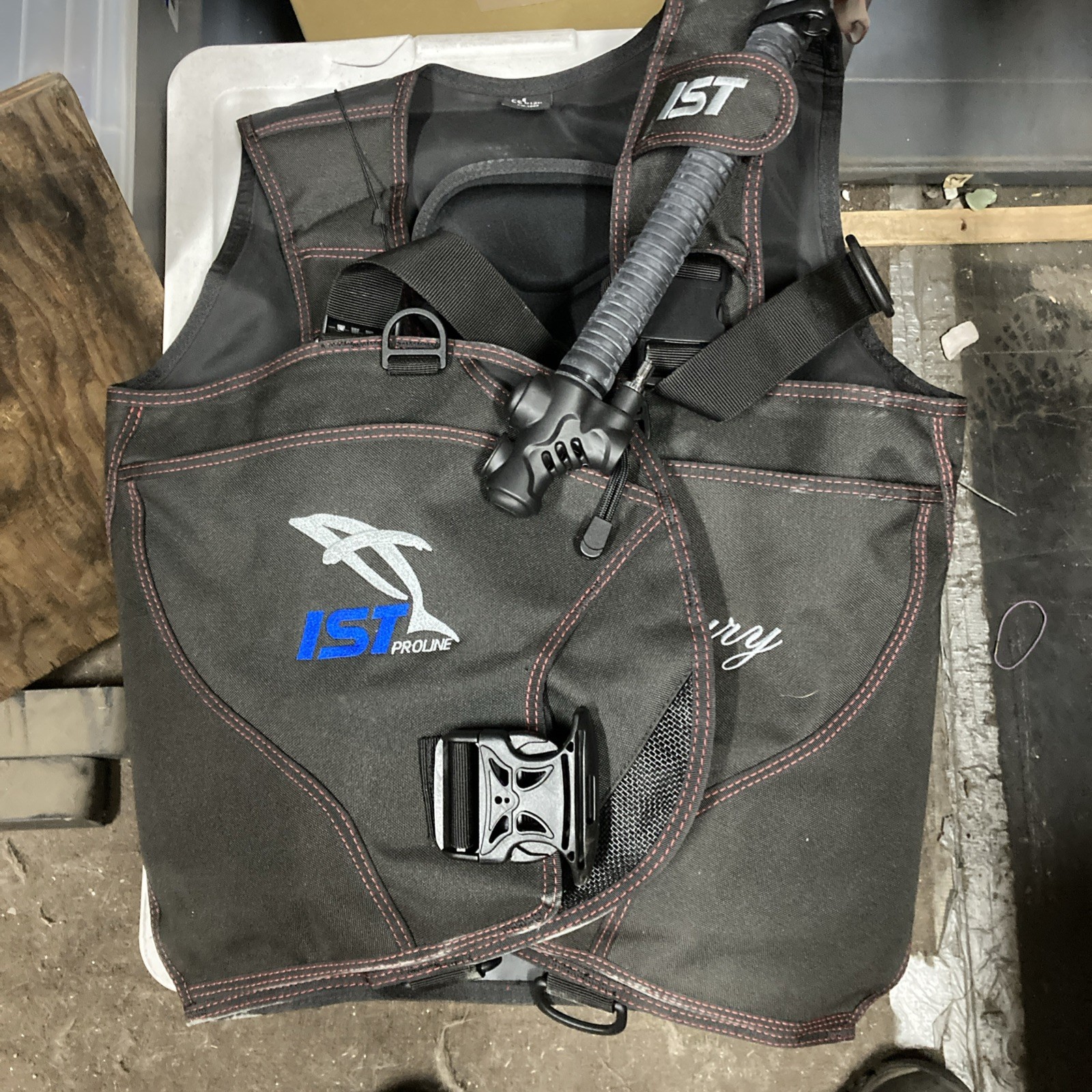 IST J-1700 Mercury Buoyancy Control Device (BCD) with Weight Pockets