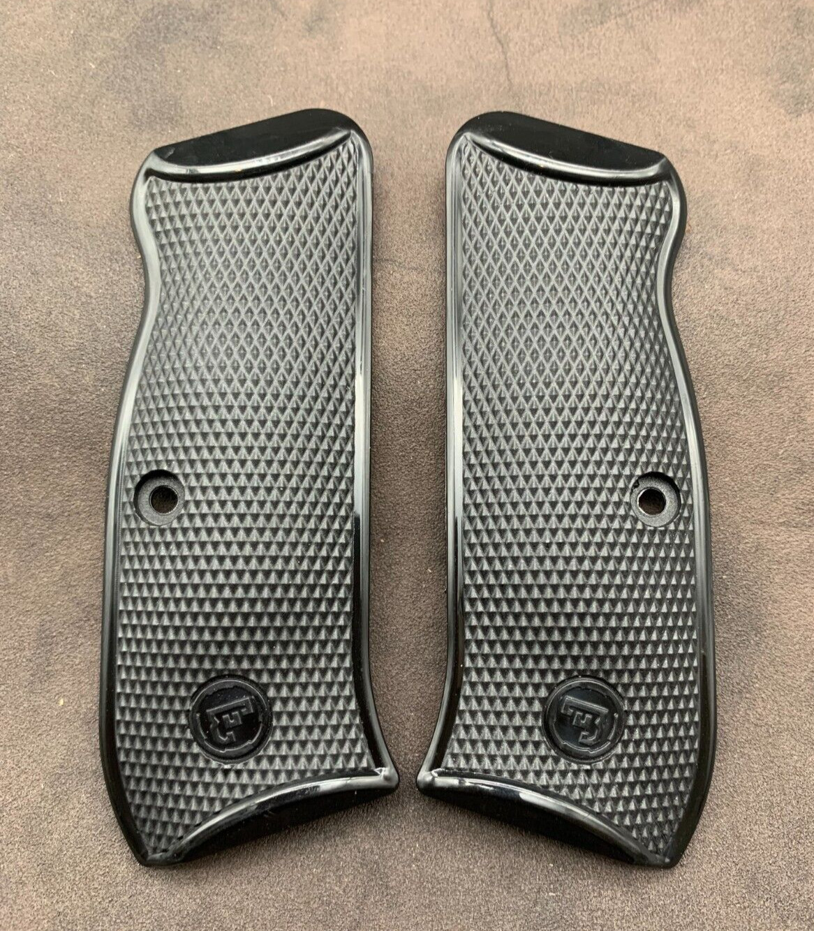 CZ 75 Full size Plastic Grips - Fits CZ 75, 75B, 75BD, 85, SP-01 models - Black