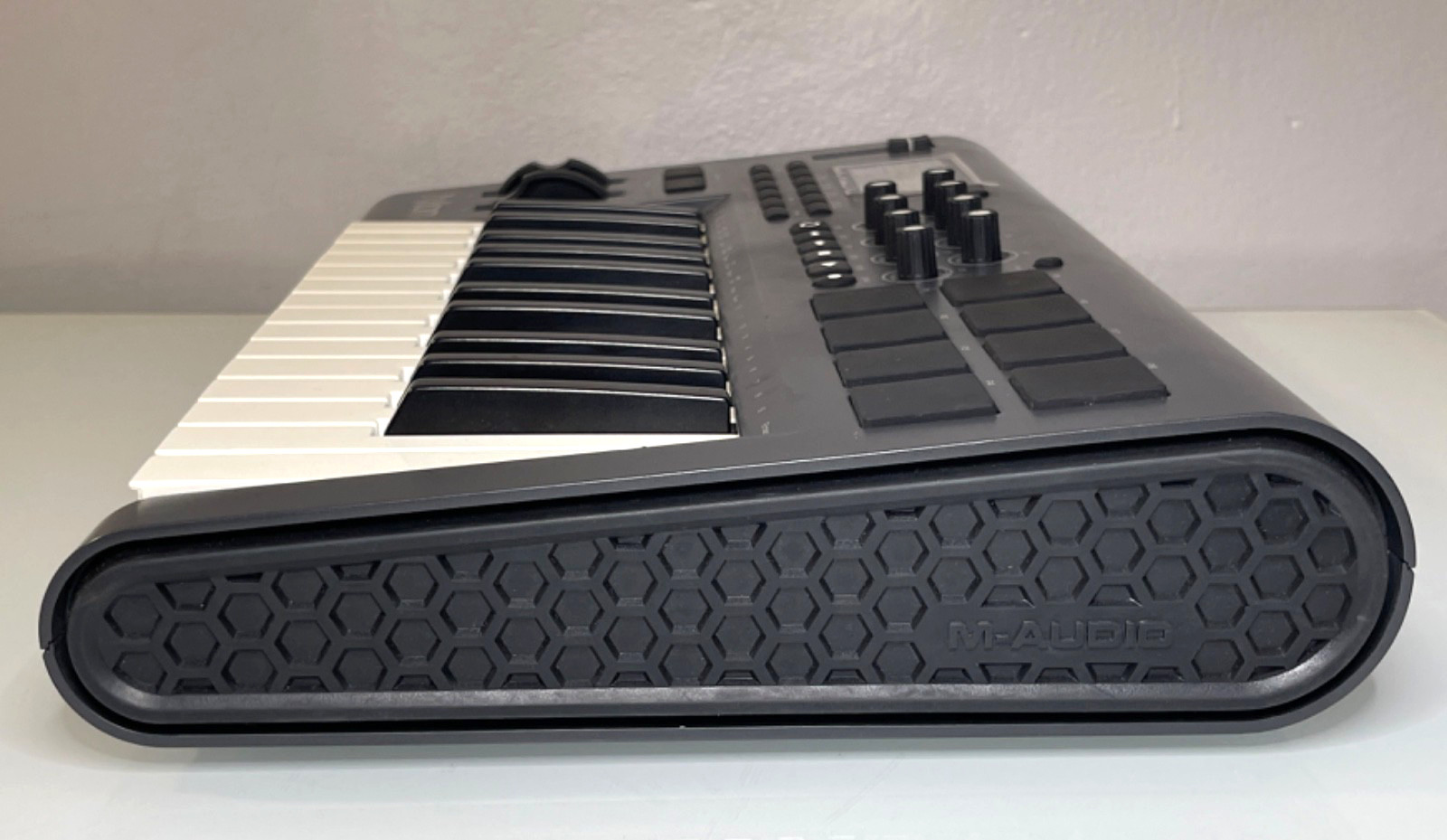 M-AUDIO AXIOM 25 USB MIDI Keyboard Controller - BARELY USED