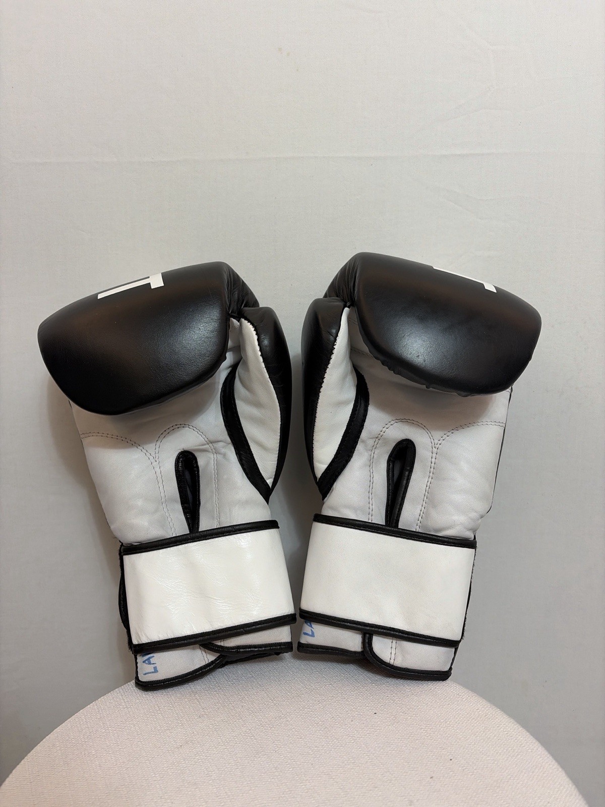 Knockout Austin Boxing Gloves 14 oz Leather Black White Hook Loop(F108)”””