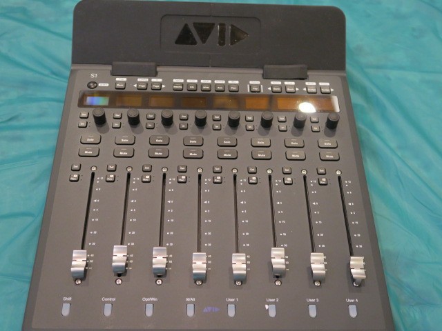 Avid S1 8 Fader Desktop Control Surface with Studio Talk Stand