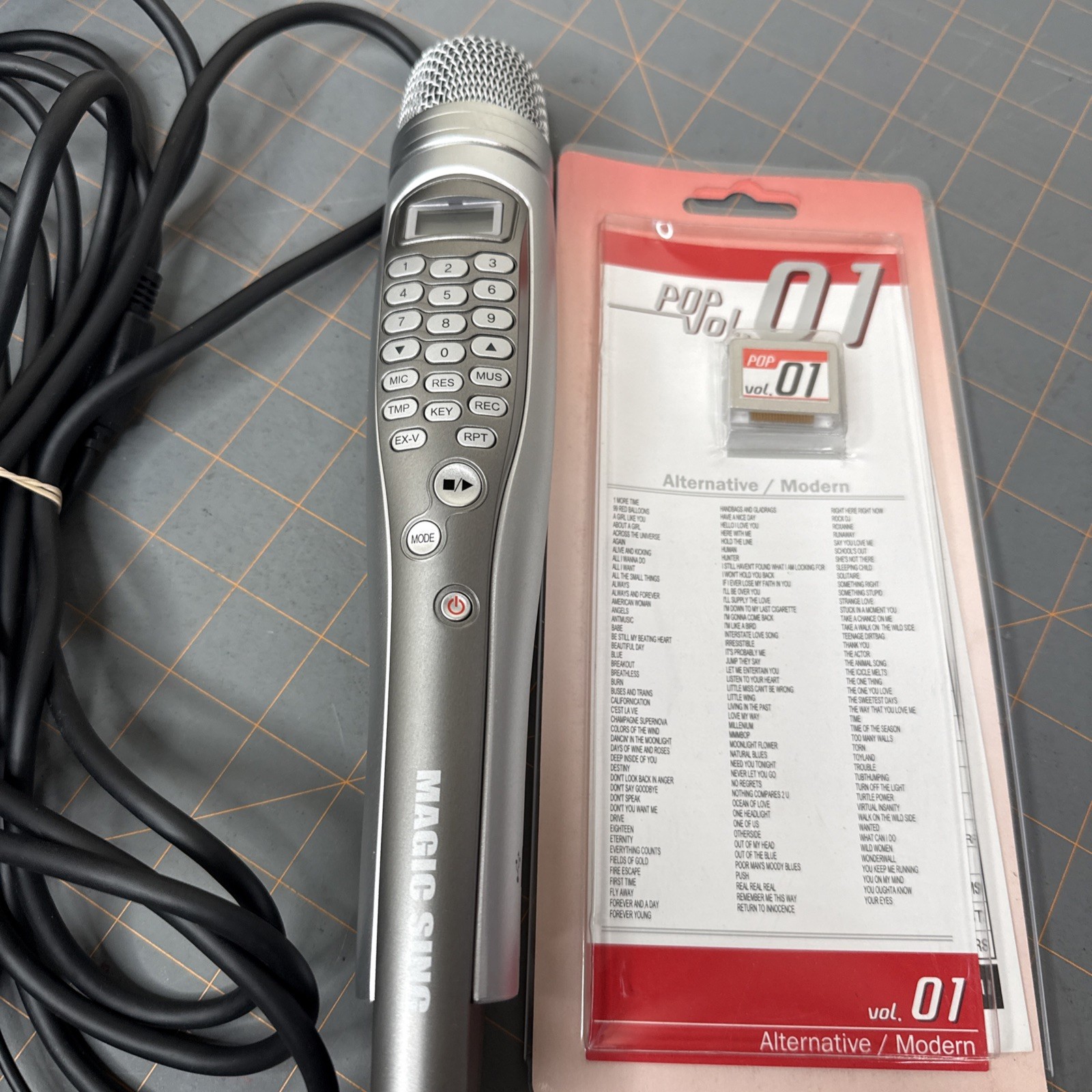 WOW! Magic Sing ED-8000 Karaoke Mic, Case, Cables and Extra Cartridge