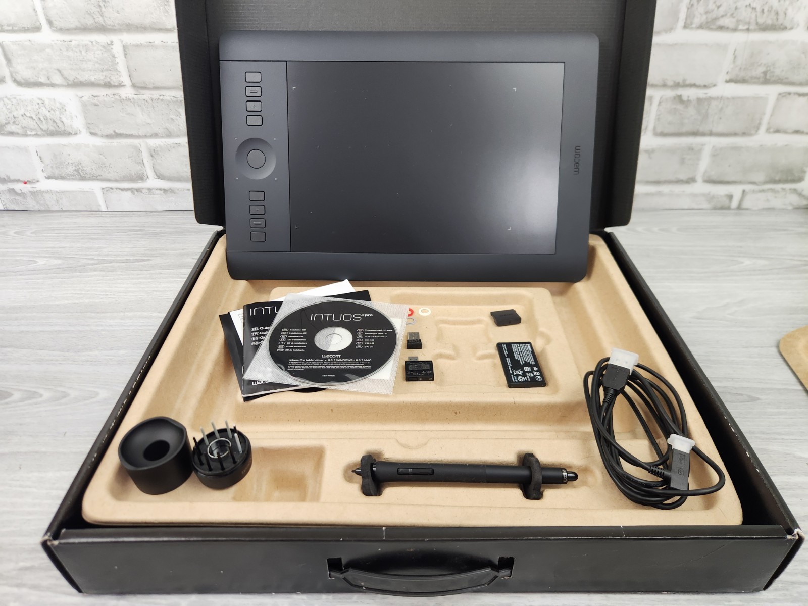 15" x 10" Wacom PTH-651 Intuos Pro Medium Creative Pen & Touch Tablet