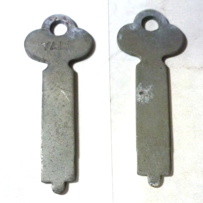 2-Vintage  Yale & Towne Mfg Co Uncut Flat Skeleton Keys Approx 2-1/8"      #1