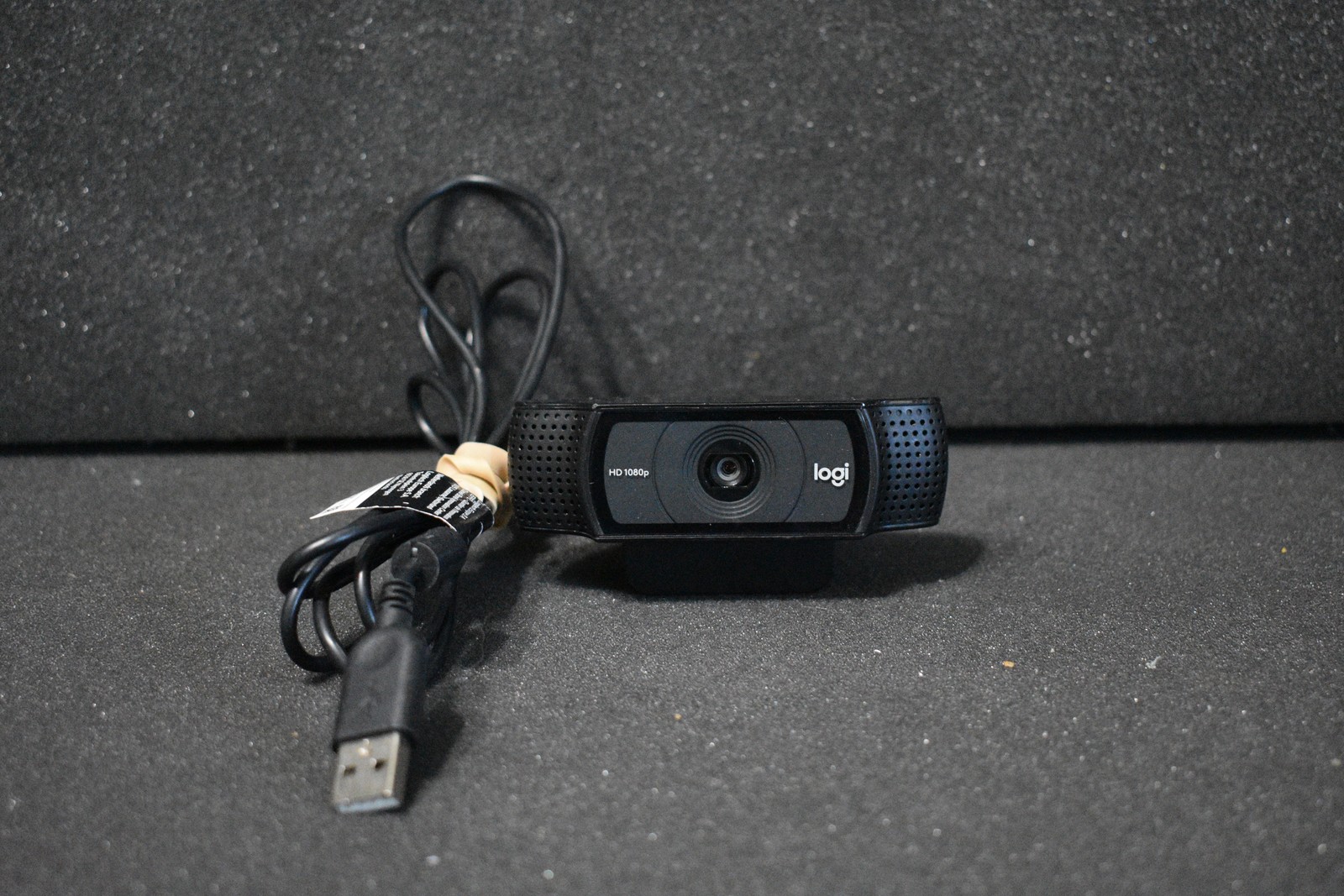 Logitech HD 1080p Webcam USB Computer Camera for Streaming Video Conferencing