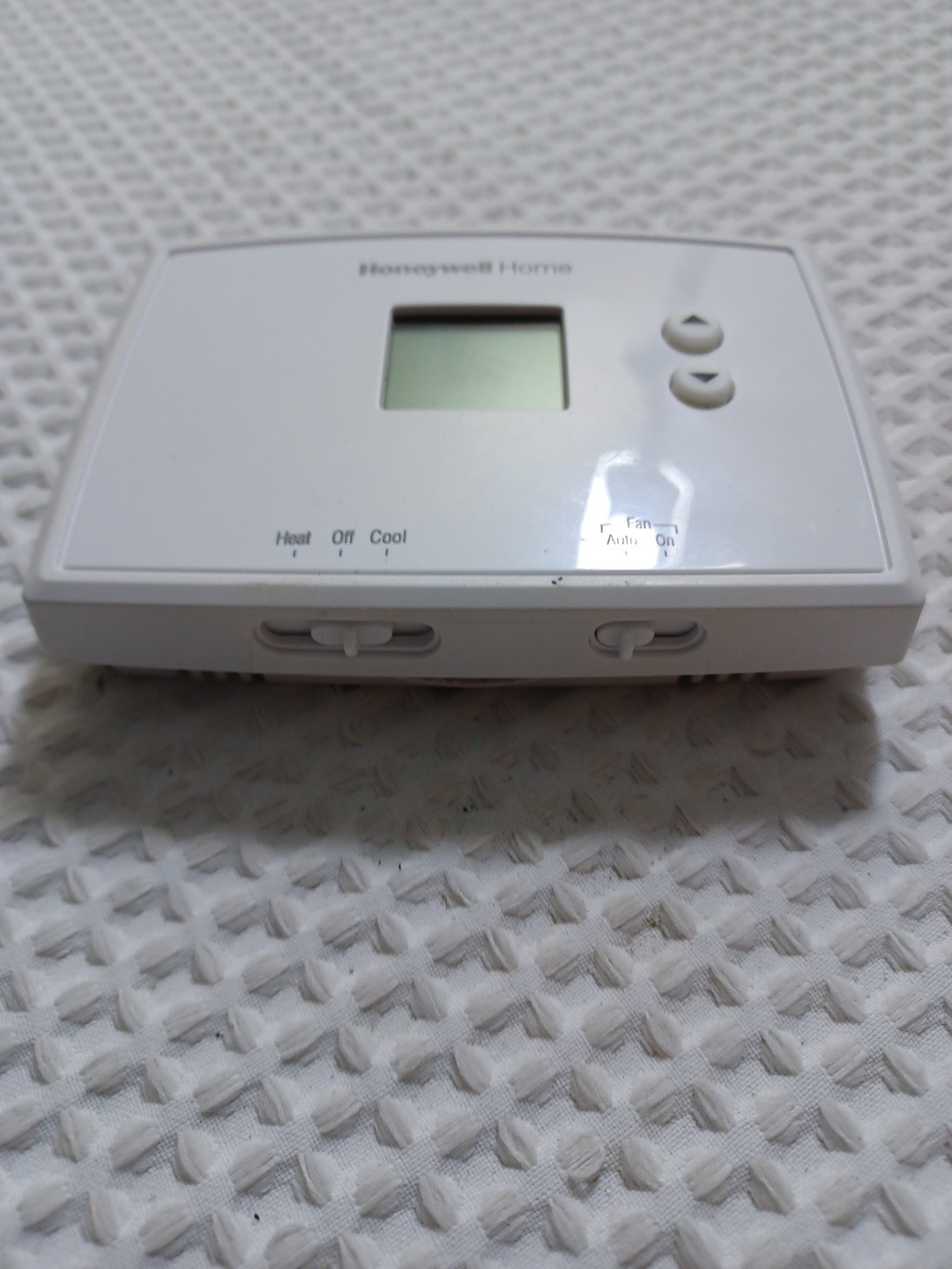 Honeywell Home RTH111B1024 Digital Non-Programmable