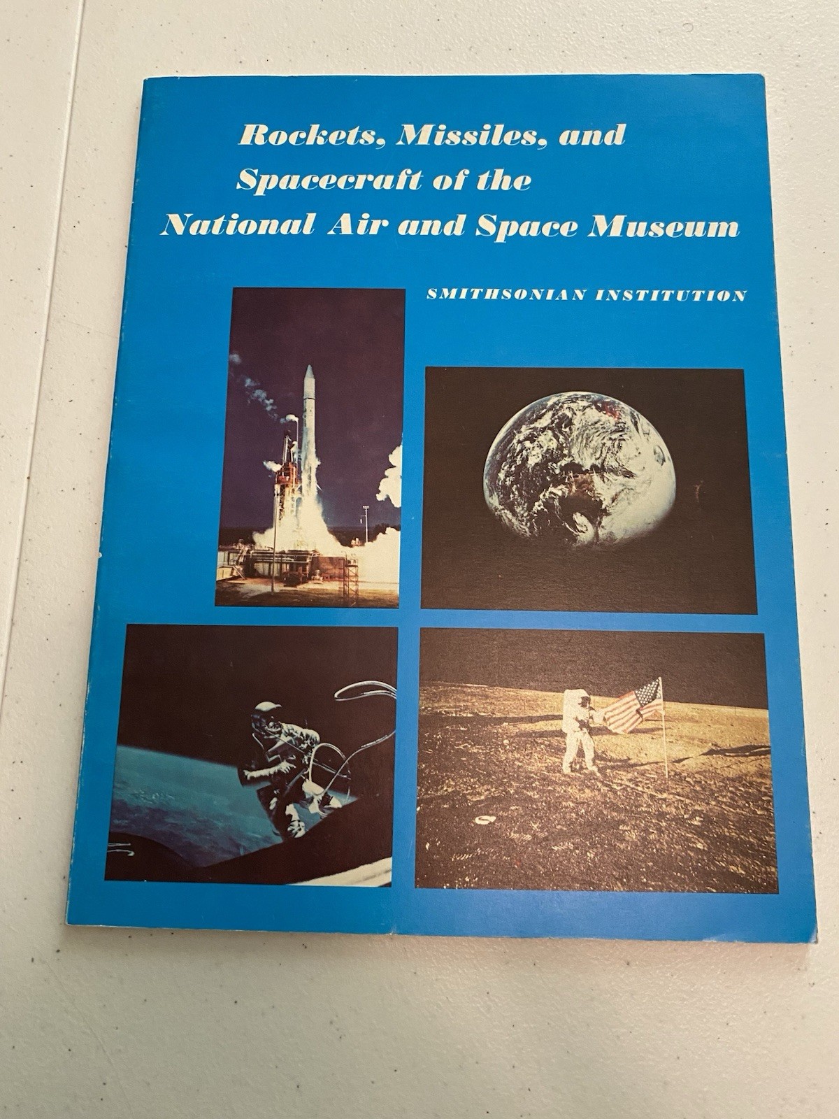 Smithsonian Institute Air and Space - Rockets Missiles & Spacecraft Book