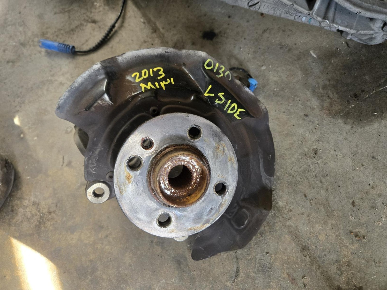 Left Spindle Knuckle Front MINI COOPER 07 08 09 10 11 12 13 14 15