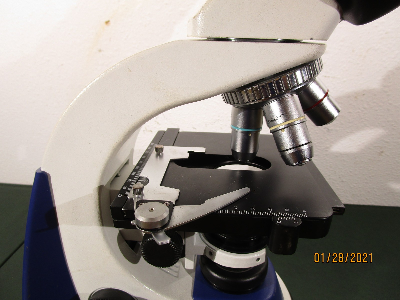 Unico G380 Microscope w Four Objectives