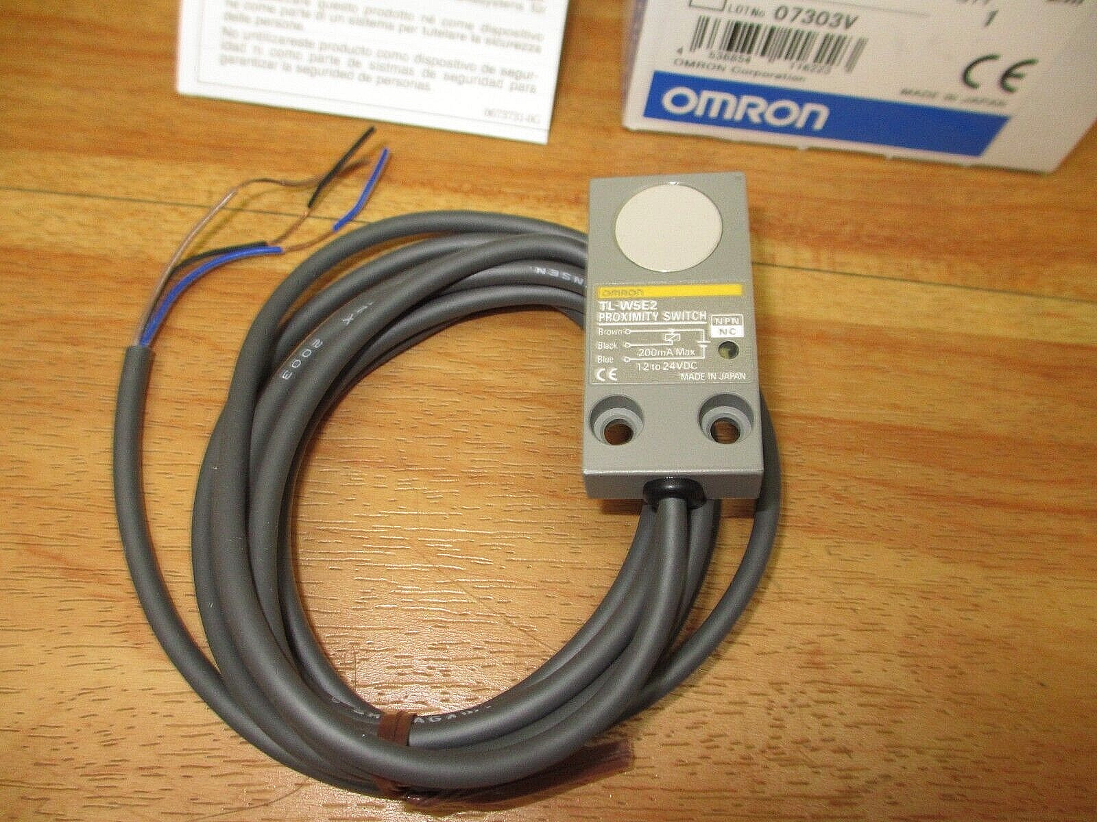 Omron TL-W5E2 *NEW* Proximity Switch Sensor 6C832