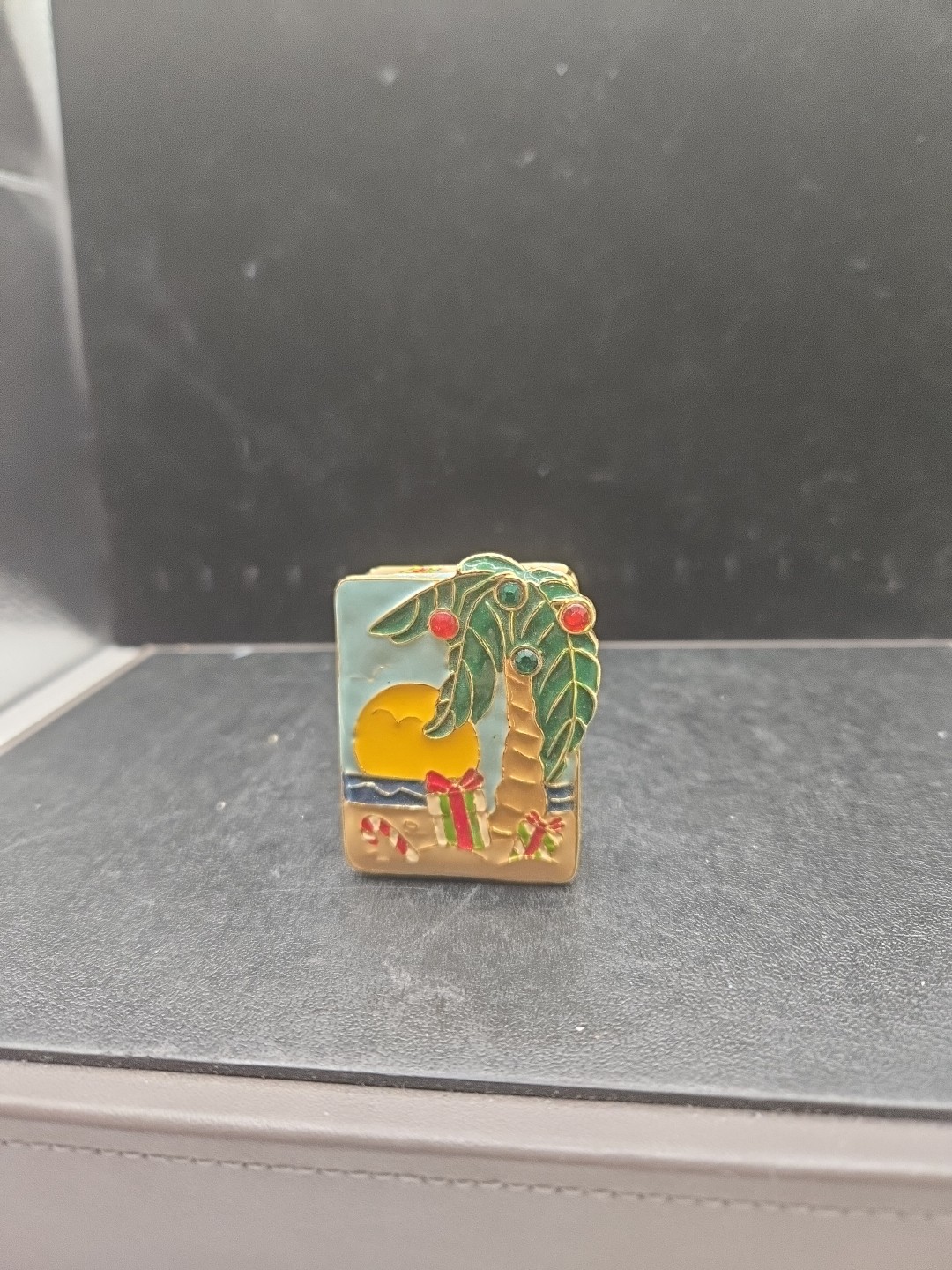 Unbranded Christmas On A Beach Enamel & Metal Trinket Box   (X-42)