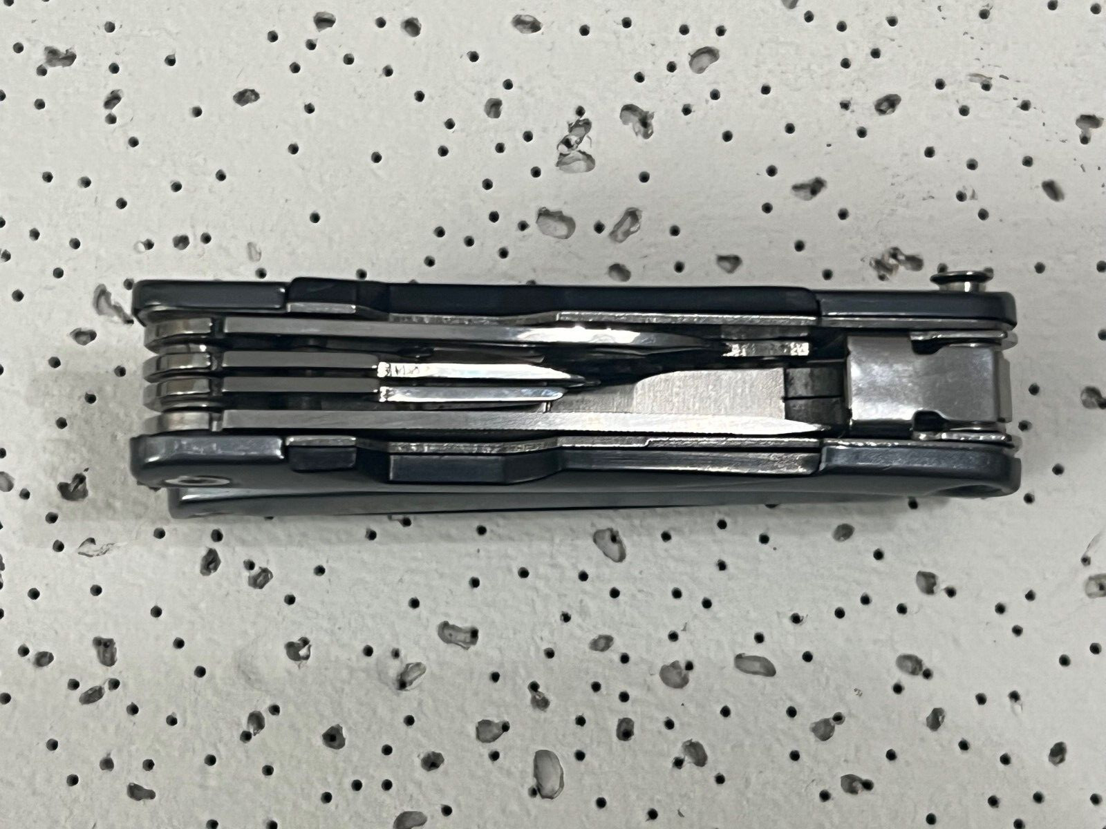 Valtev Stainless Steel Multi-Too with 12 Function Pilers Grey W/Sheath-