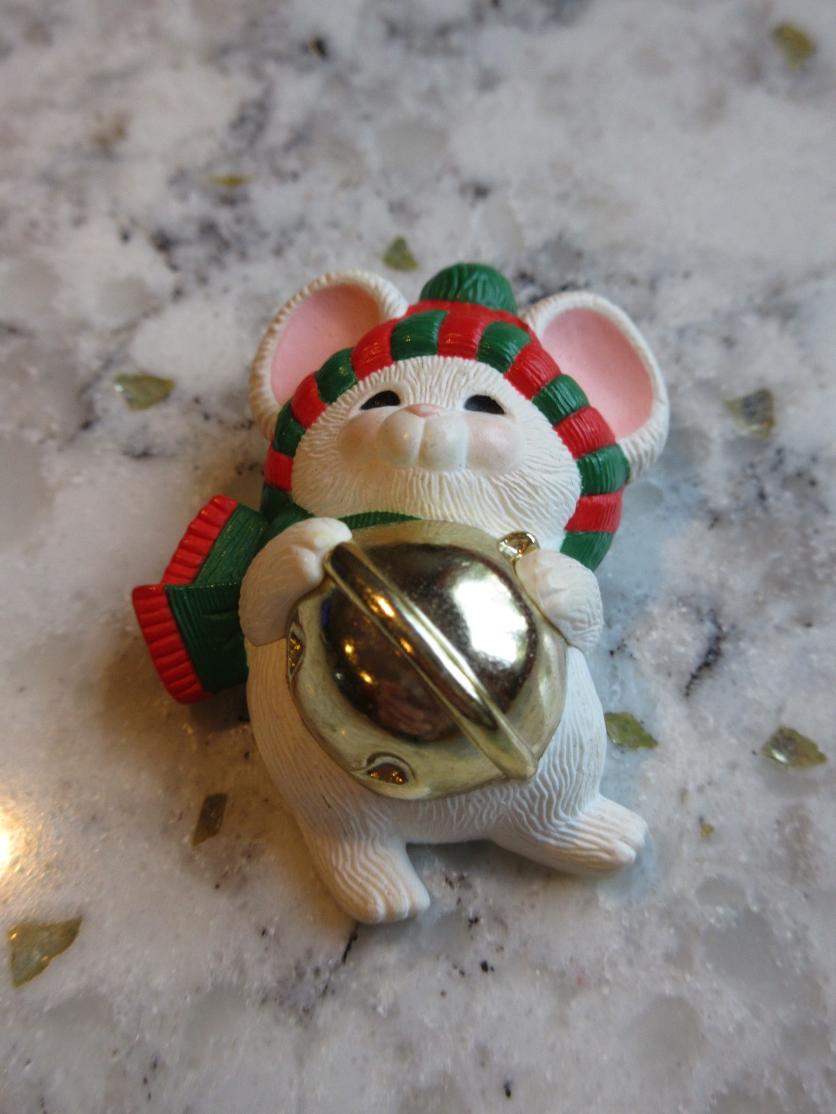 VINTAGE HALLMARK MOUSE CHRISTMAS PIN BROOCH 1 3/4"