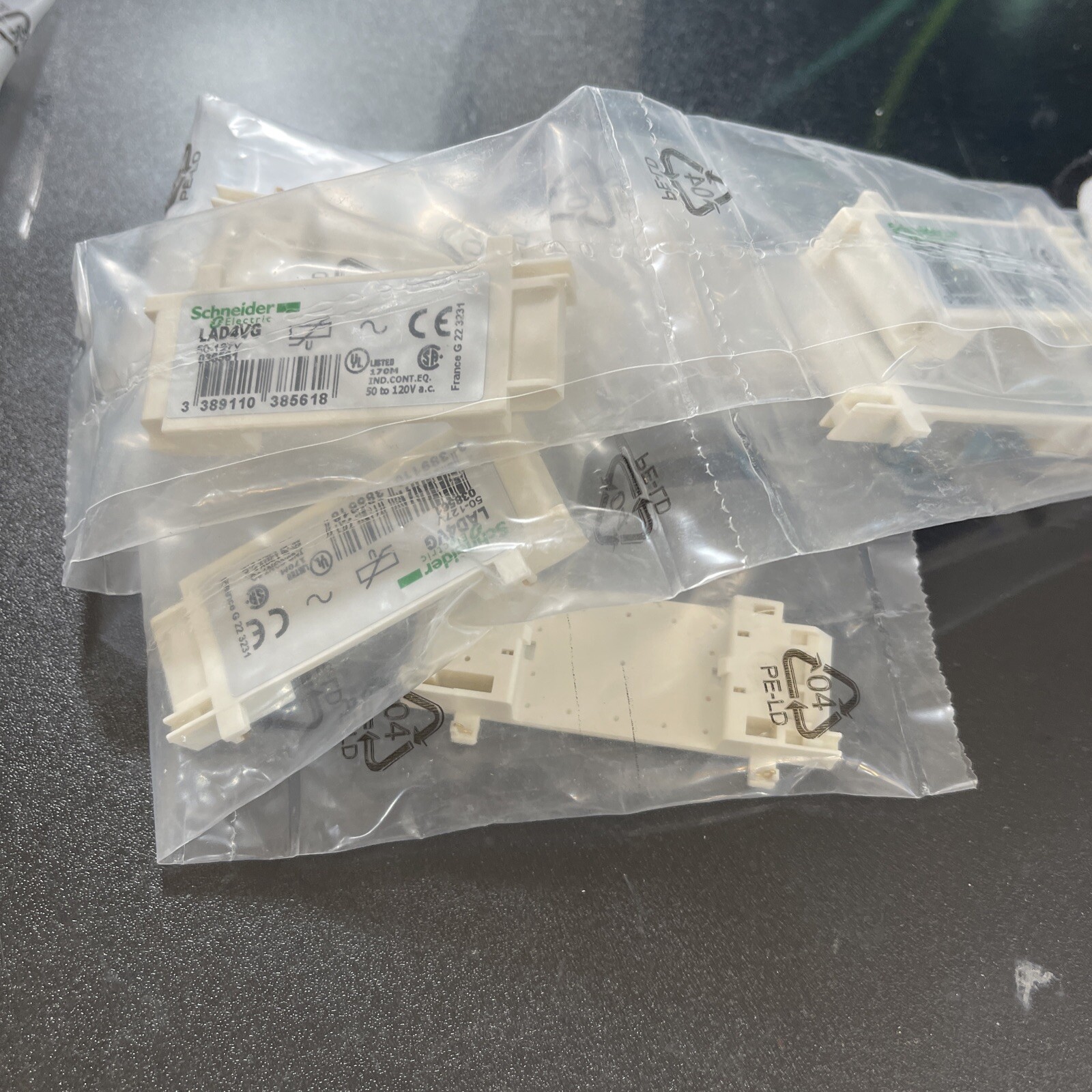 Schneider. LAD4VG. Varistor. 27-127V