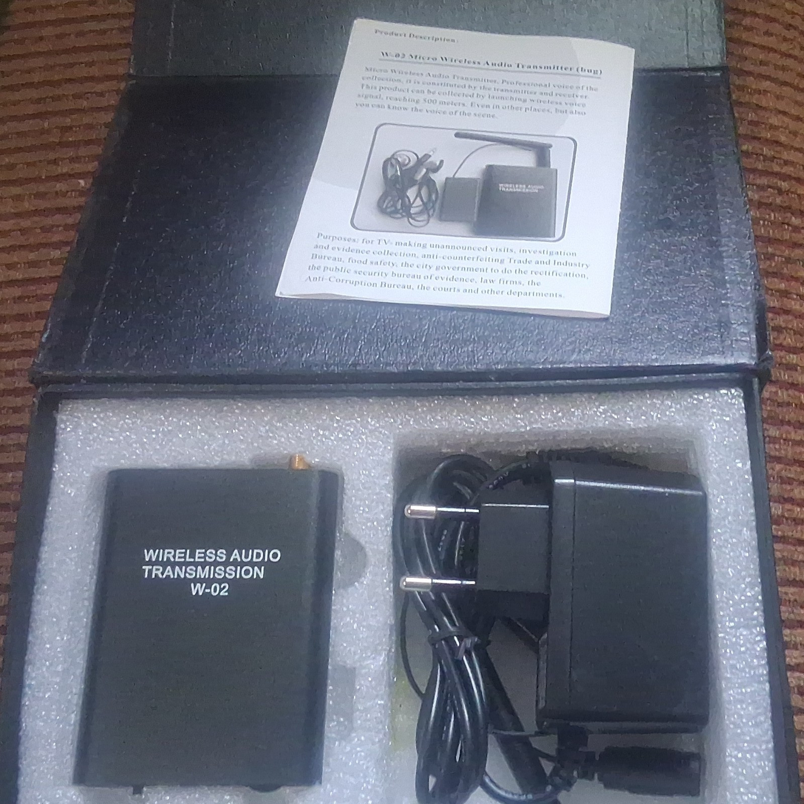 W-02 UHF Wireless Audio Transmitter 500-960MHz 2W Volume Control Black