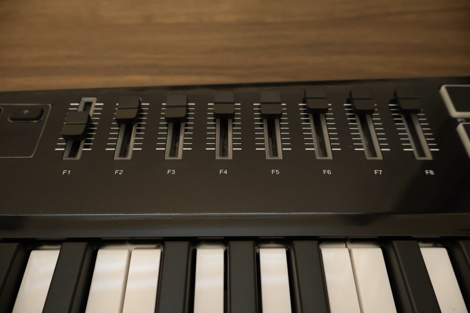 Alesis Vortex Wireless 2 37-Key MIDI Keyboard Controller Wireless Battery USB