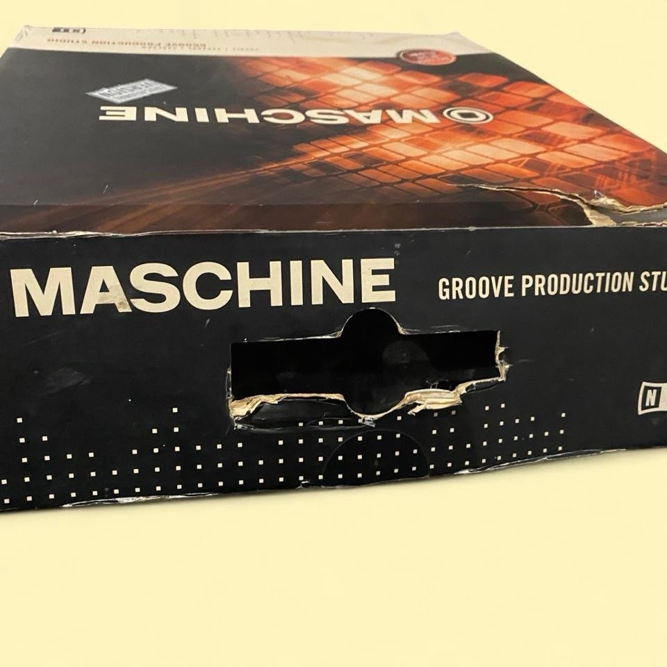Native Instruments Maschine Sampler & Sequencer Controller, 16-Pad, Black