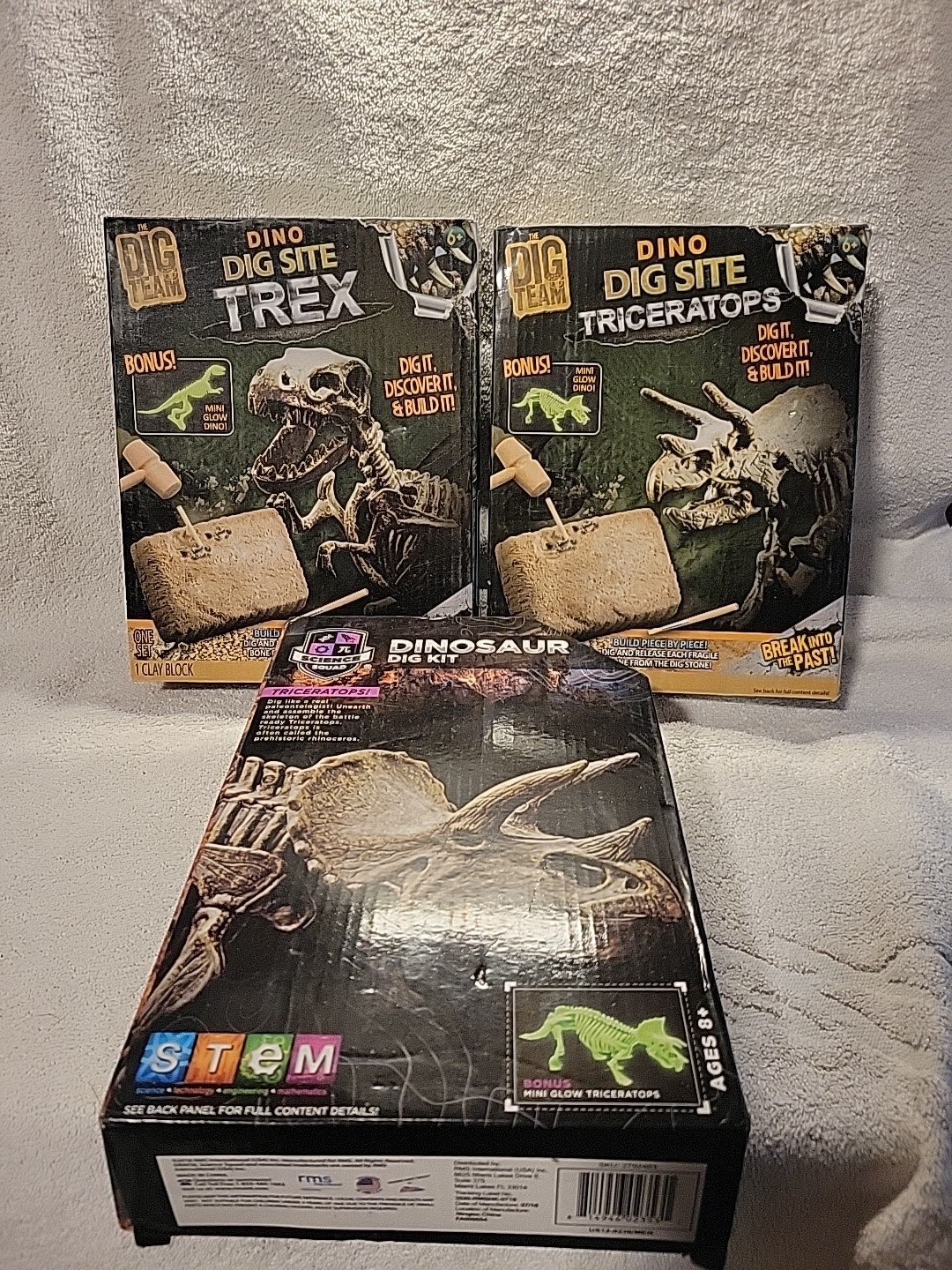 Dig Dinosaurs 2x Triceratops & Trex Skeleton Giant Sized Excavation Adventure