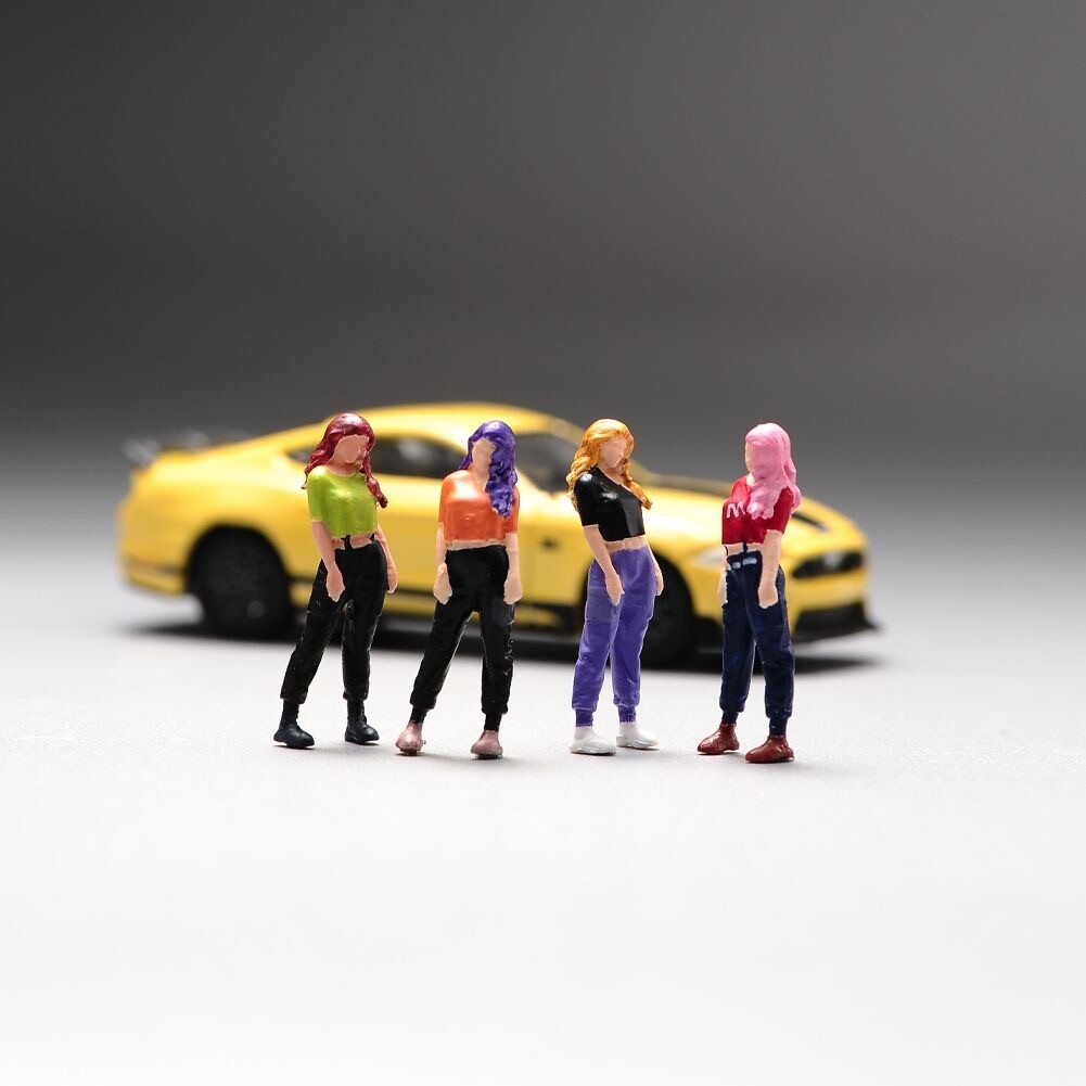 1:64 Painted Figure Model Miniature Resin Diorama Sand Trendy Casual Beauty Girl