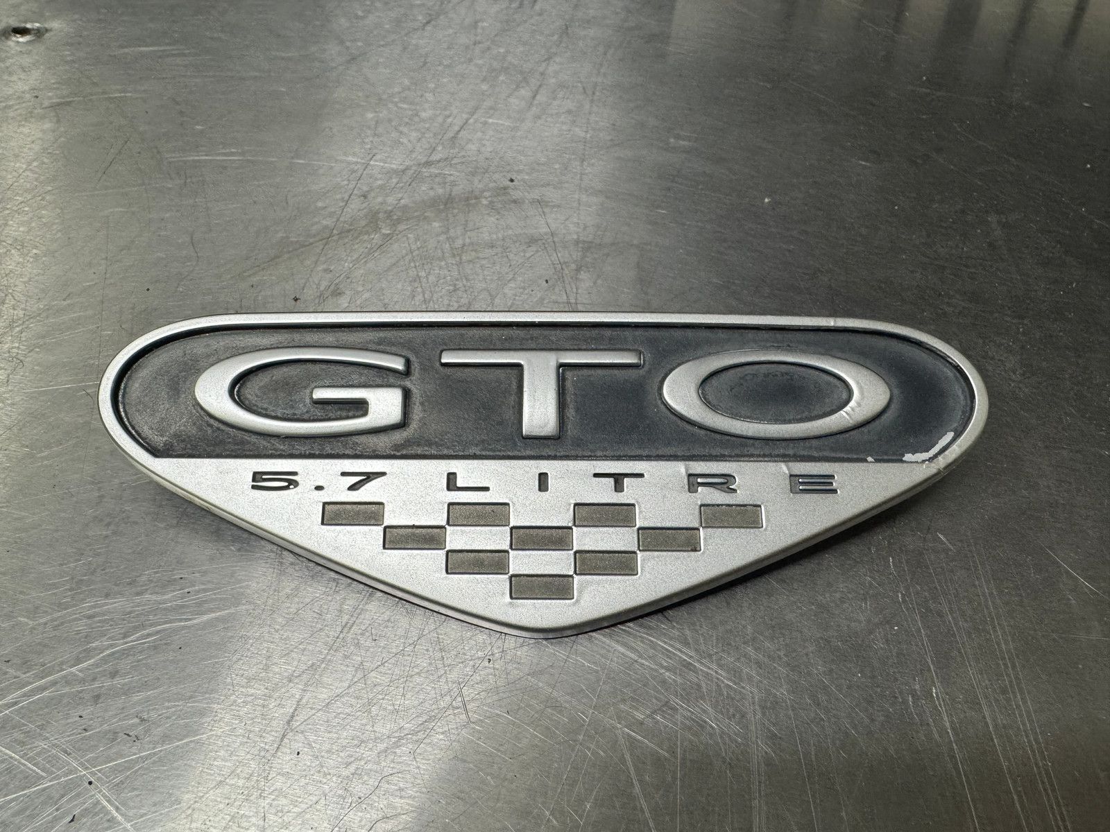 2004 PONTIAC GTO 5.7L FENDER BADGE 5.7 LITRE OEM #K31