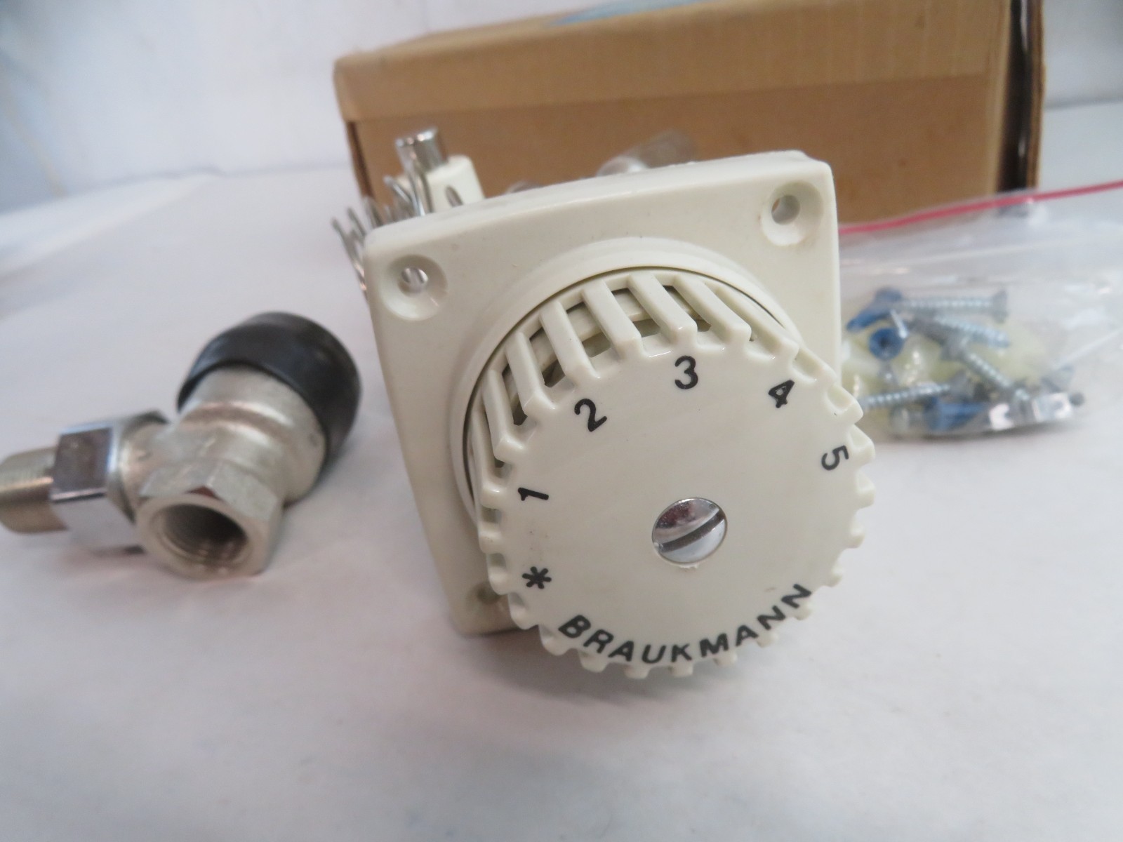 Honeywell T104C136 Thermostatic Control
