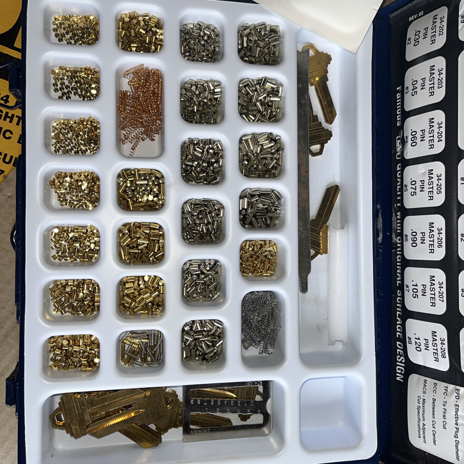 Lab Schlage Keying Kit In Very Nice Used Condition Please review photos.