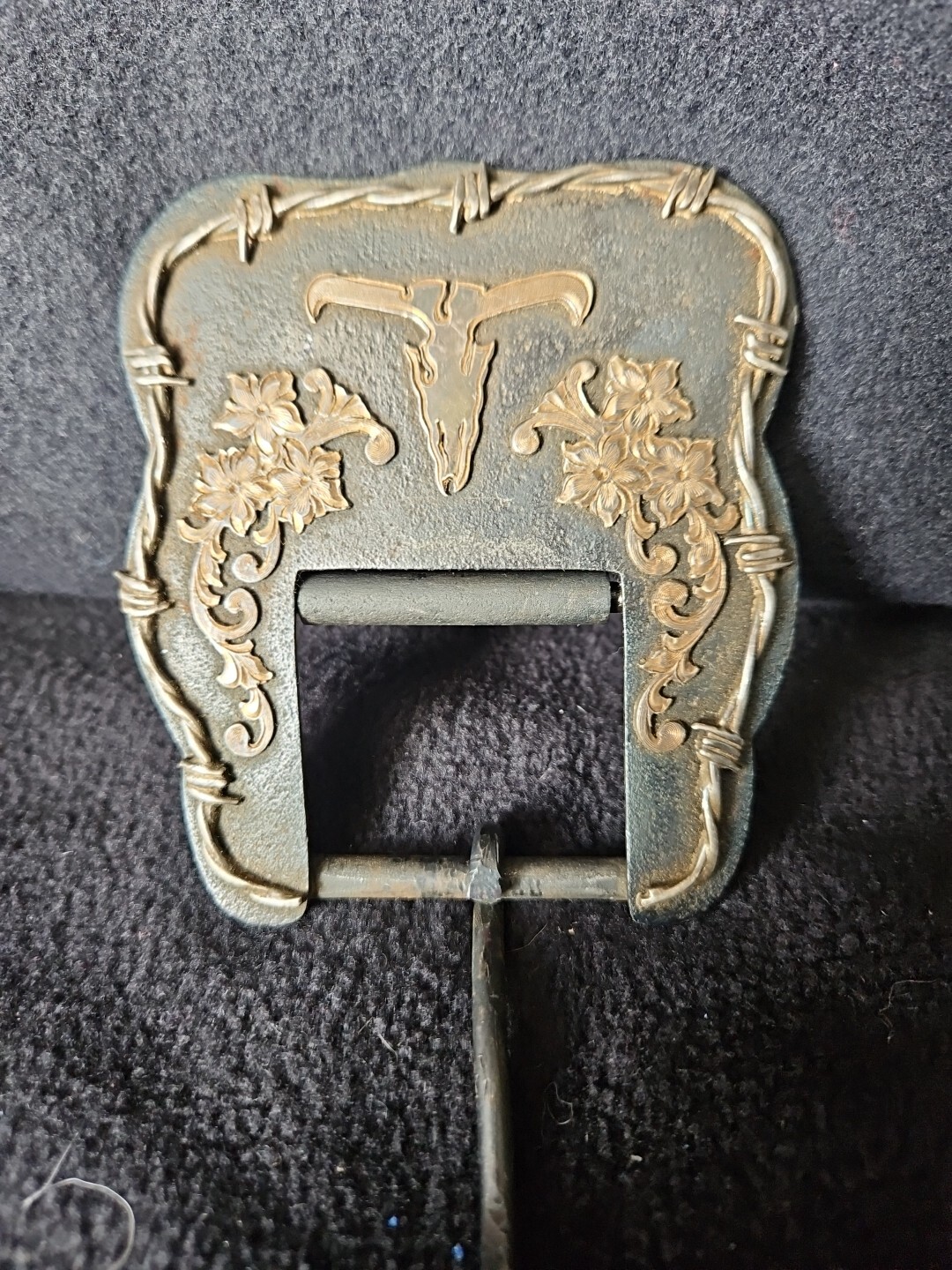 Buckle Steerhead Barbwire design fits 1 in. Steel 2 1/2 length.