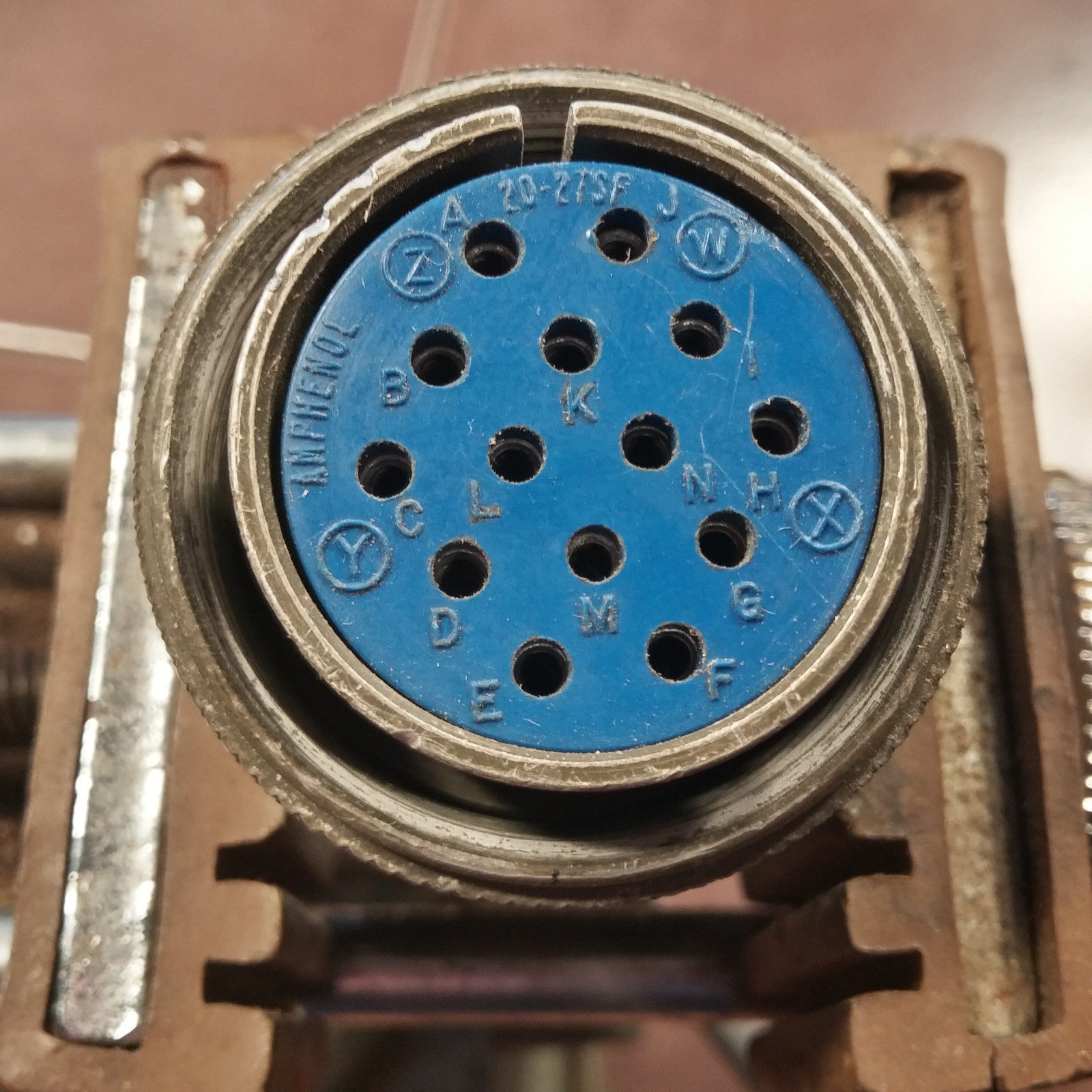 Amphenol MS3106A20-27S Connector