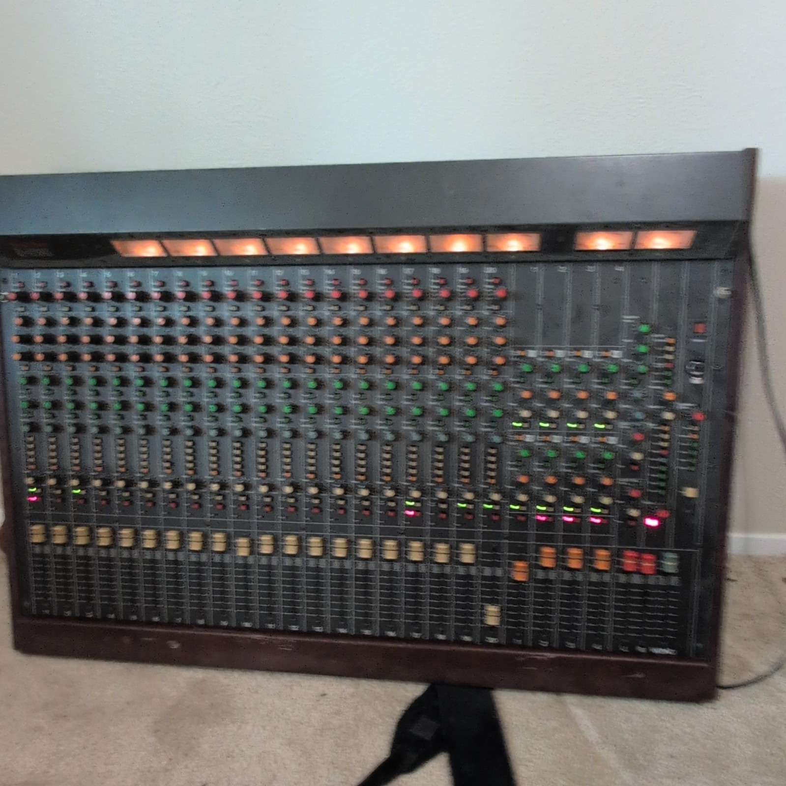 TASCAM M-320B 20-Channel 8-Bus Mixing Console w/ VU Meter, XLR & 1/4"
