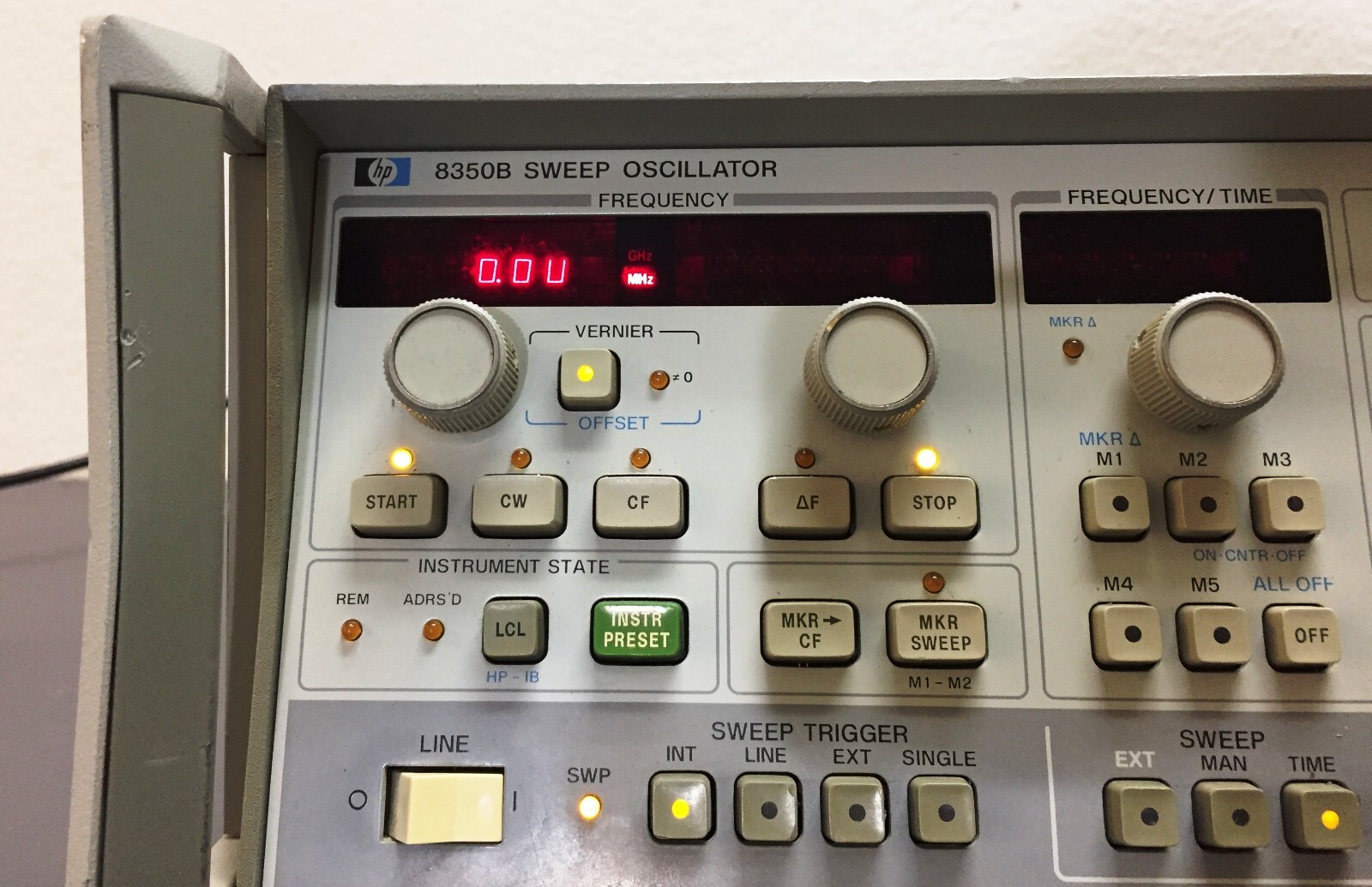 HP 8350B Sweep Oscillator Mainframe without Plug-In