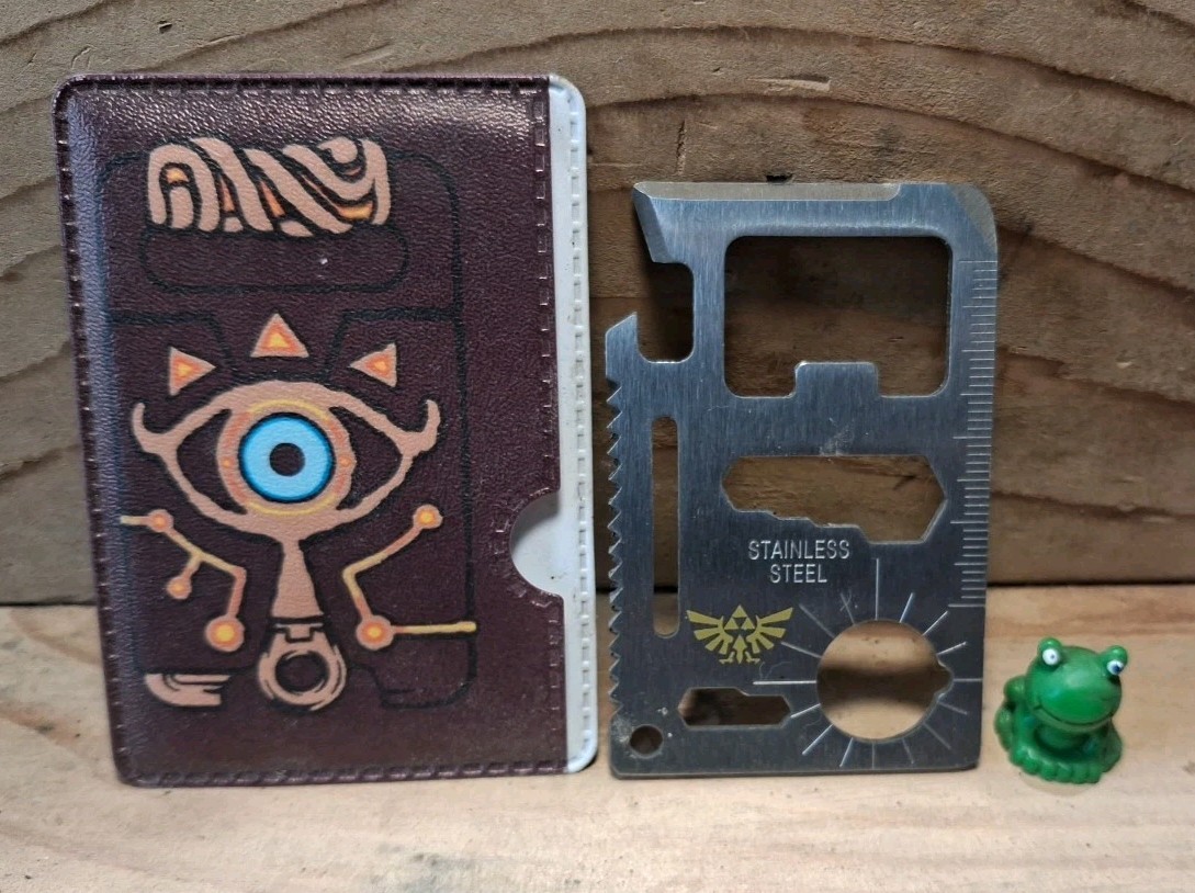 NINTENDO 2023 LEGEND OF ZELDA 11 in 1 POCKET  MULTI-TOOL W/ HYLIAN  SHIELD