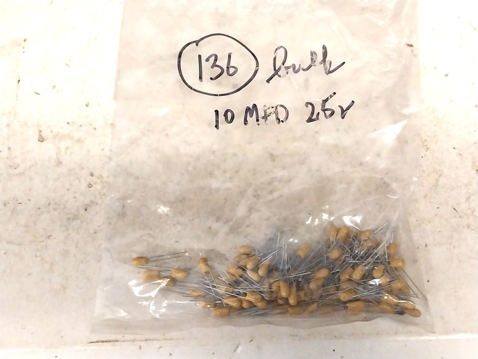 Bag of 10 uF 25 Volt Tantalum Capacitor / Old Vintage Computer Electronic Part