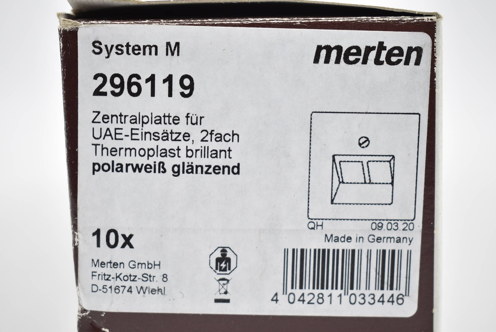 Merten Schneider Electric Central Plate for UAE Inserts 2x 296119