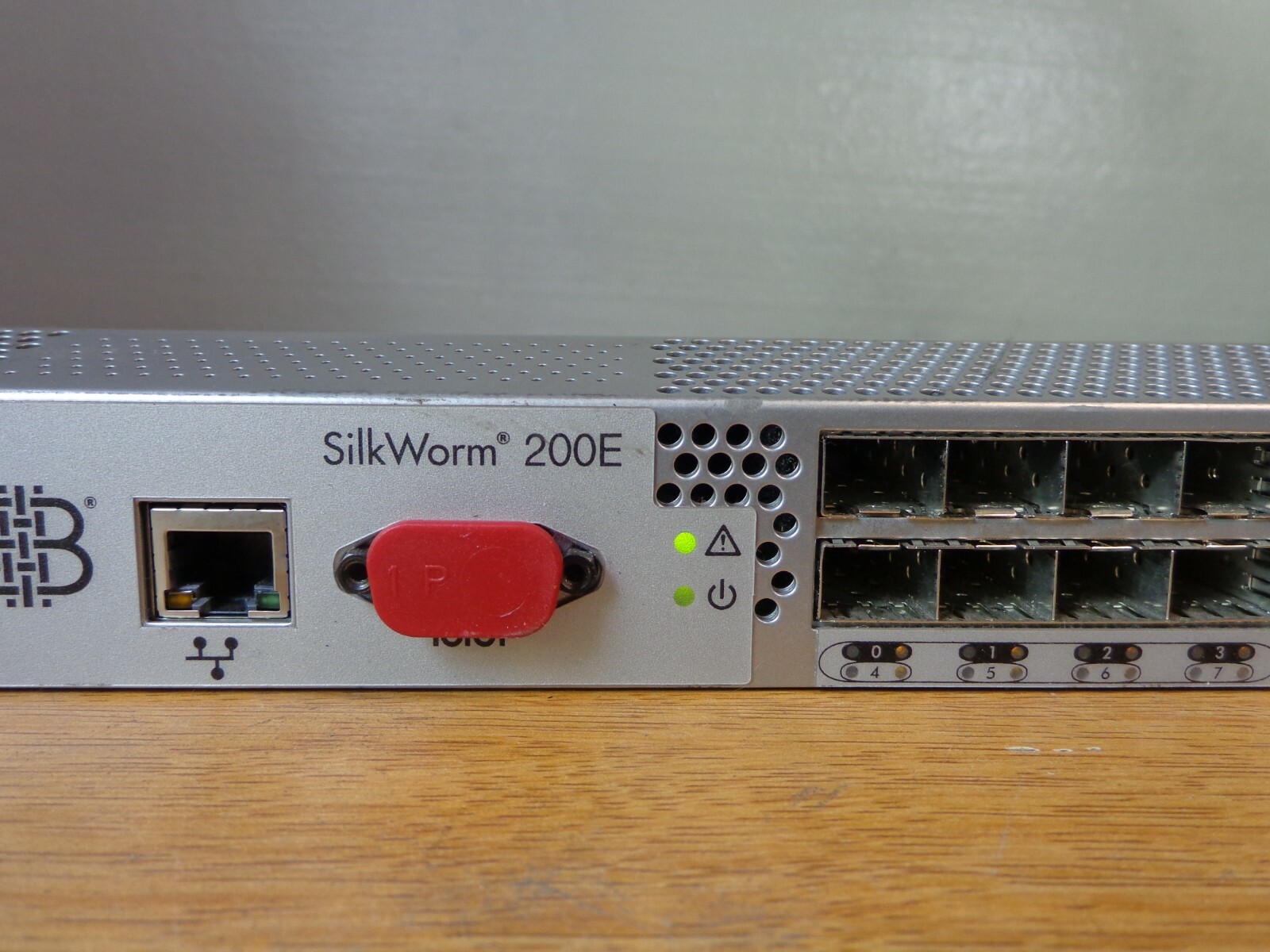 Brocade SilkWorm 200E Fiber Channel Switch DL-210E-0004 16 Ports DELL 0XH195