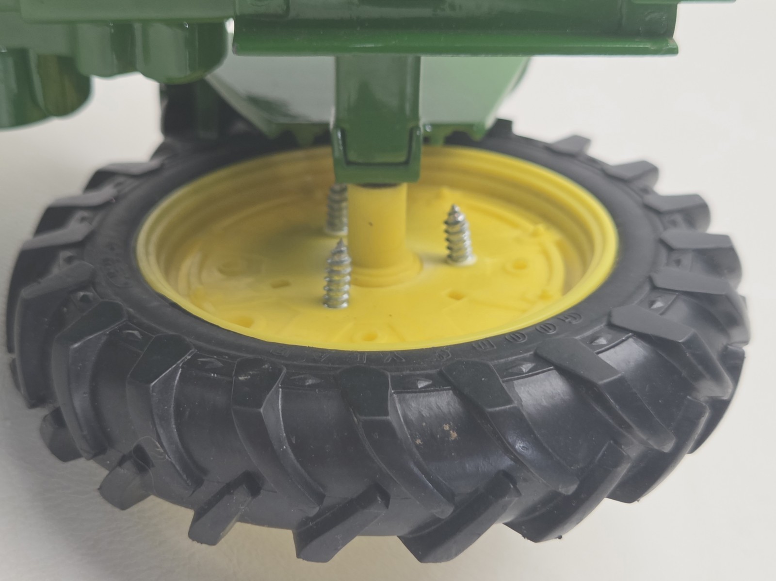 John Deere Precision Classics Model 730 Diesel Tractor 1/16 Scale (Broken) Ertl