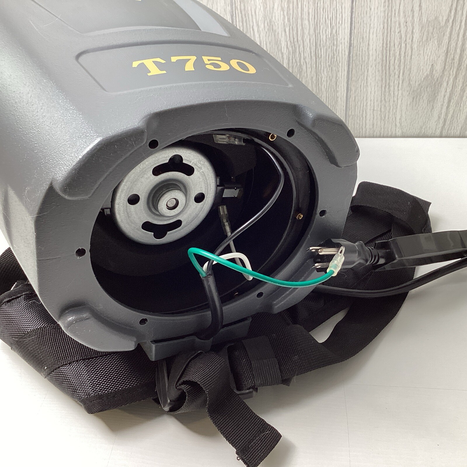 TITAN T750 Back Pack Vacuum ONLY - NO ACCESSORIES - PLEASE LOOK