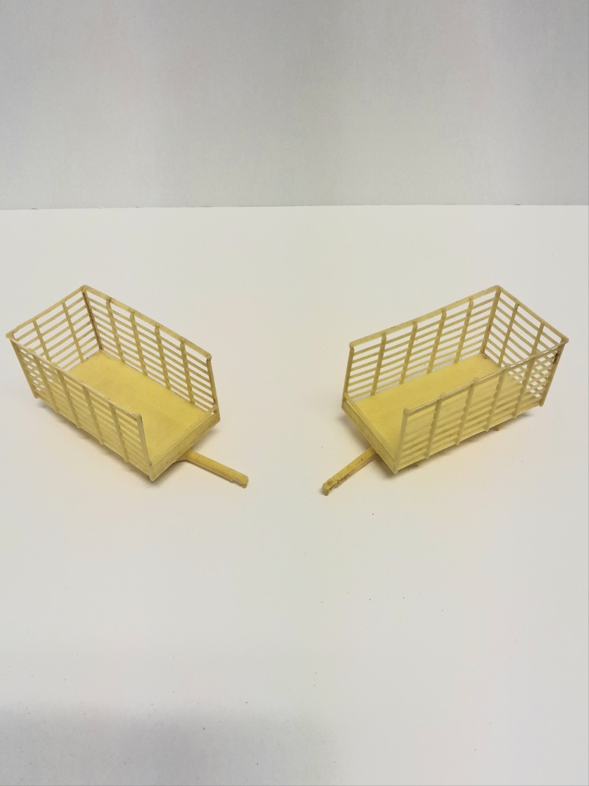 2 Standi Toys 1:64 Yellow Bale Throw Wagons Collectible Model Plastic NO  WHEELS