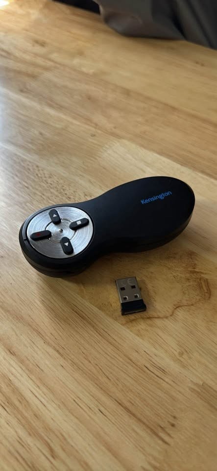 Kensington Wireless Presenter with Red Laser Pointer