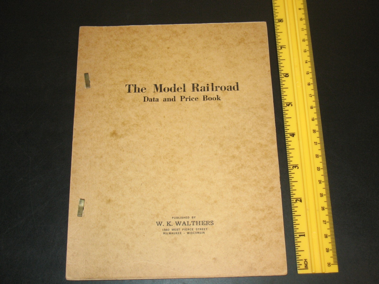 W.K. WALTHERS THE MODEL RAILROAD DATA AND PRICE BOOK VINTAGE NO DATE
