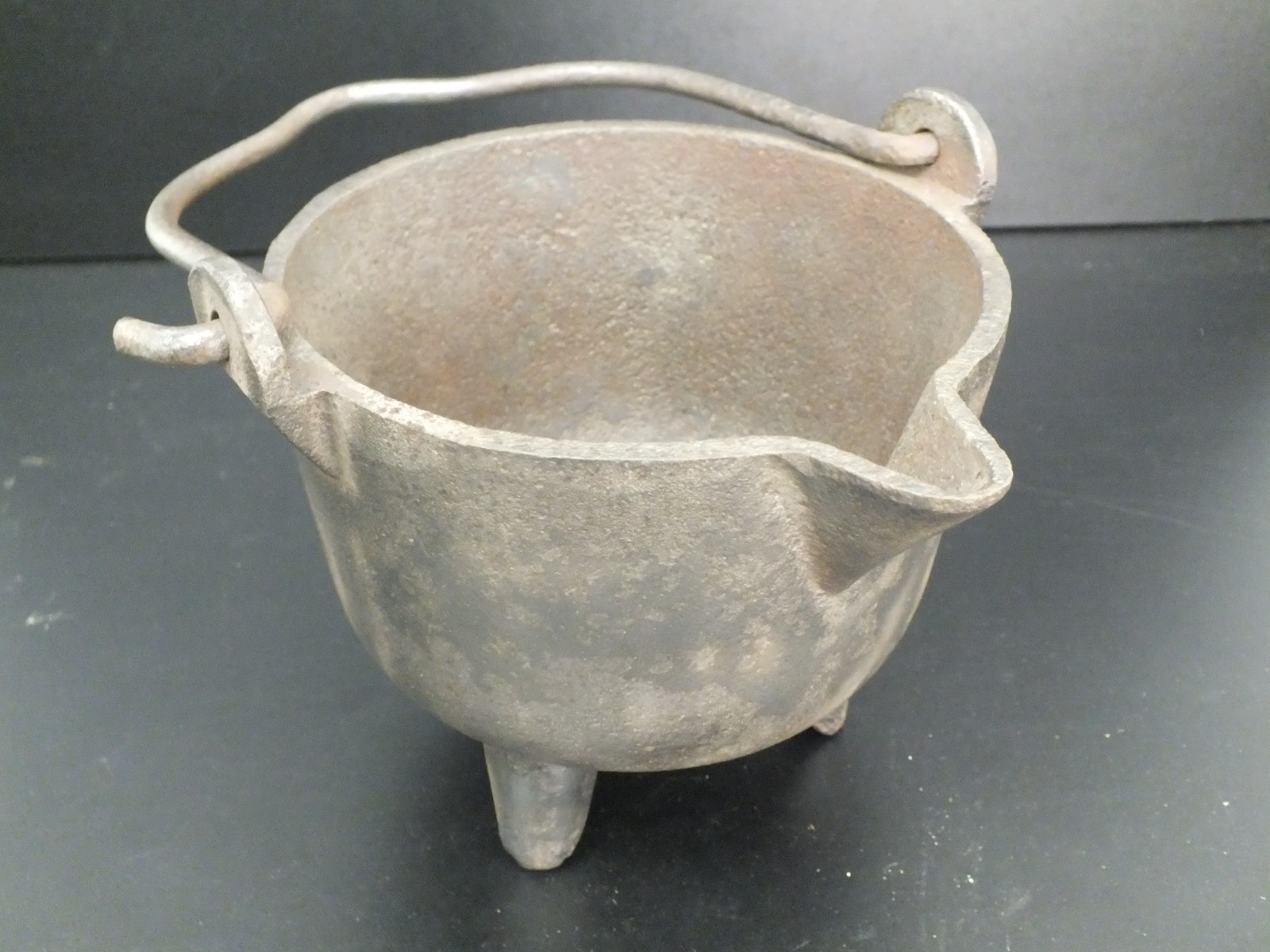 VINTAGE 5" CAST IRON SMELTING POT CAULDRON LEAD SMELTING POT BLACKSMITHS