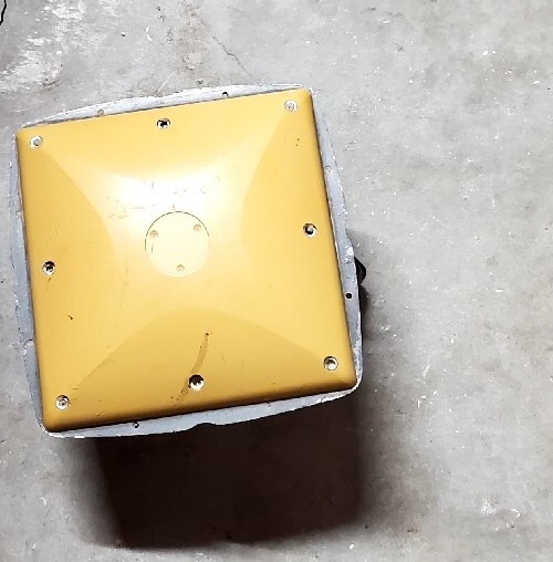 KOMATSU gnss antenna 7835-70-4120 with mount bracket.  Topcon