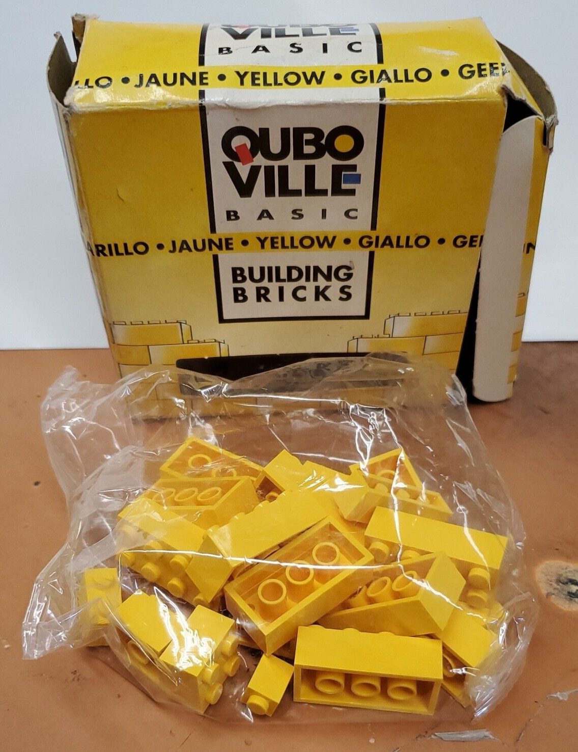 Qubo Ville Basic Yellow Building Bricks Made in Italy Box Damaged NOS 21 pieces