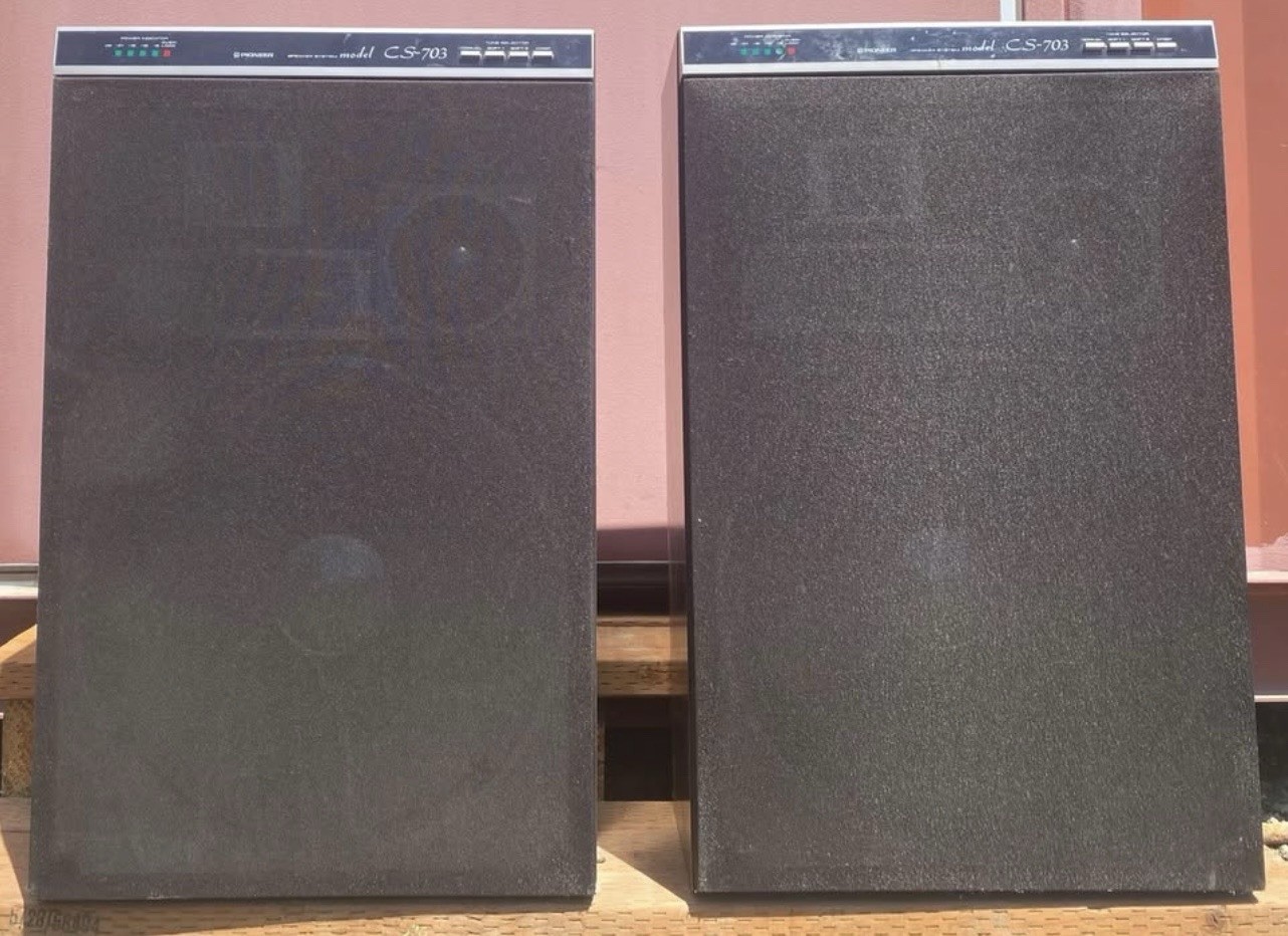 Pioneer CS-703 4-Way 16" Woofer Floor Speakers Wood Cabinets