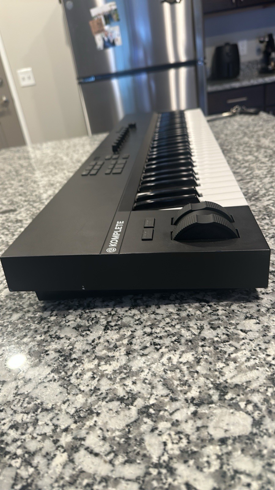 Native Instruments Komplete Kontrol A61 61-Key Digital MIDI Keyboard Controller