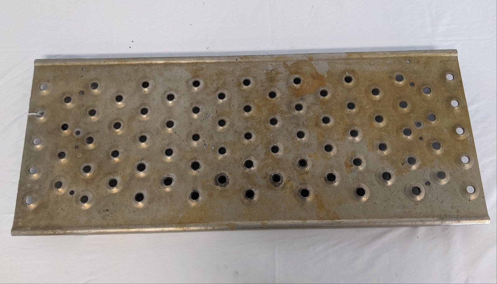 Used Freightliner 33 ½" x 13 ¾" One Piece Deck Plate - 22-69103-000