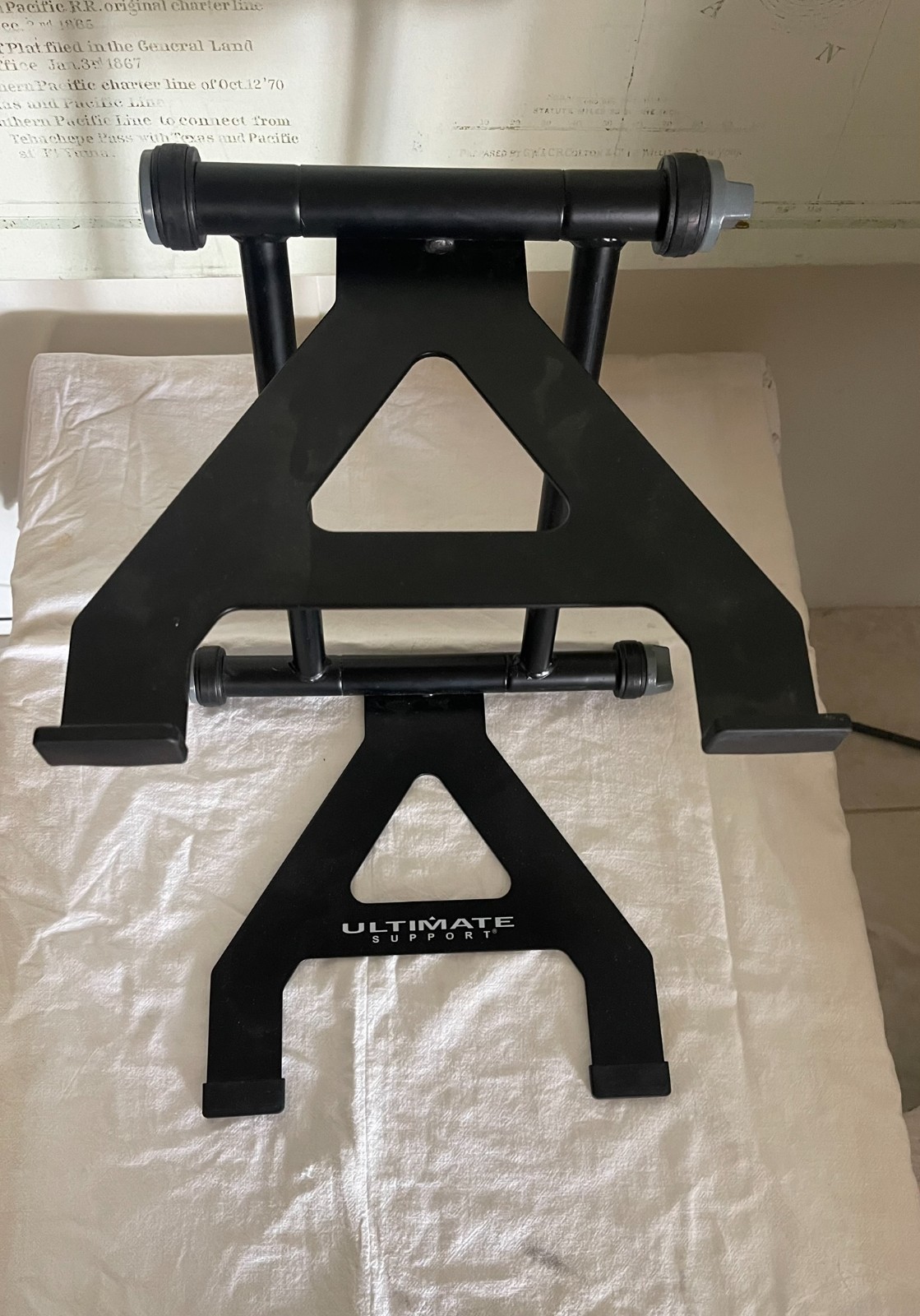 Ultimate Support HYP-1010 Hyper Series Compact Laptop Stand