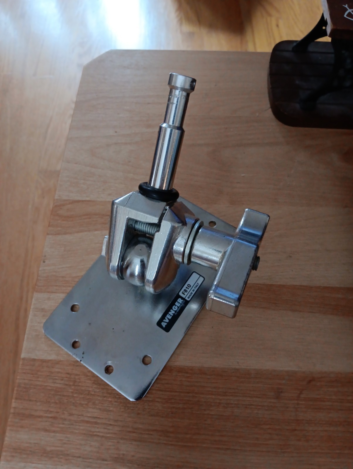 Avenger F810 Baby Plate with 5/8" Swivel Spigot
