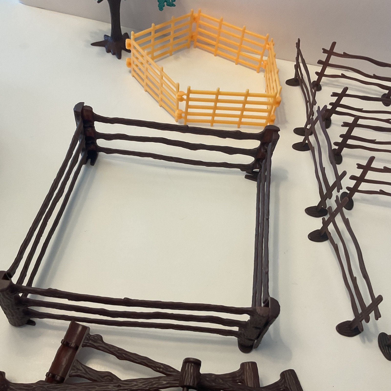 Farm Animal Plastic Fences 3 Different Sets Yellow & Brown with Tree