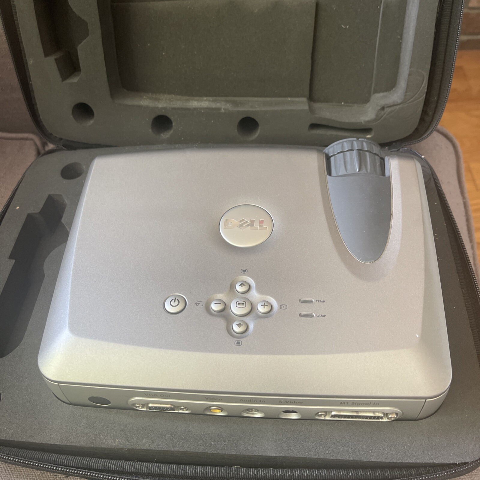 Dell 3200MP DLP Front Projector No Remote in Original Dell Case - Cords Manual